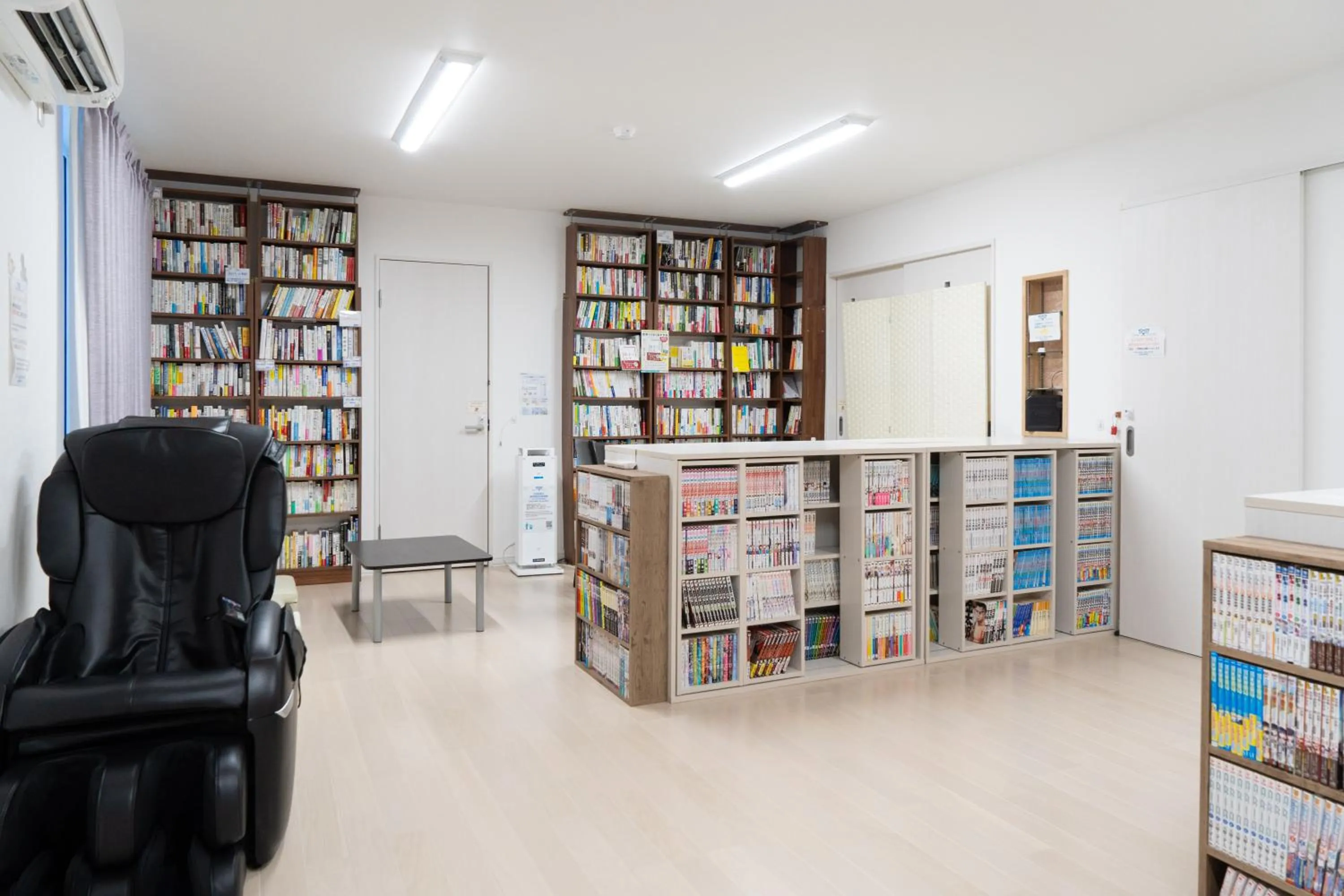 Library in The Peak Villa Suite Hokkaido