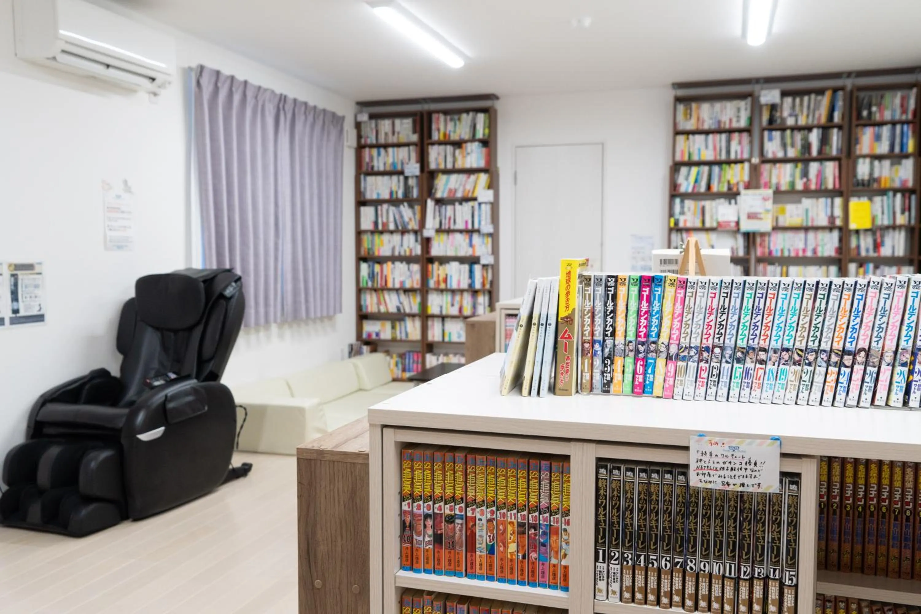 Library in The Peak Villa Suite Hokkaido