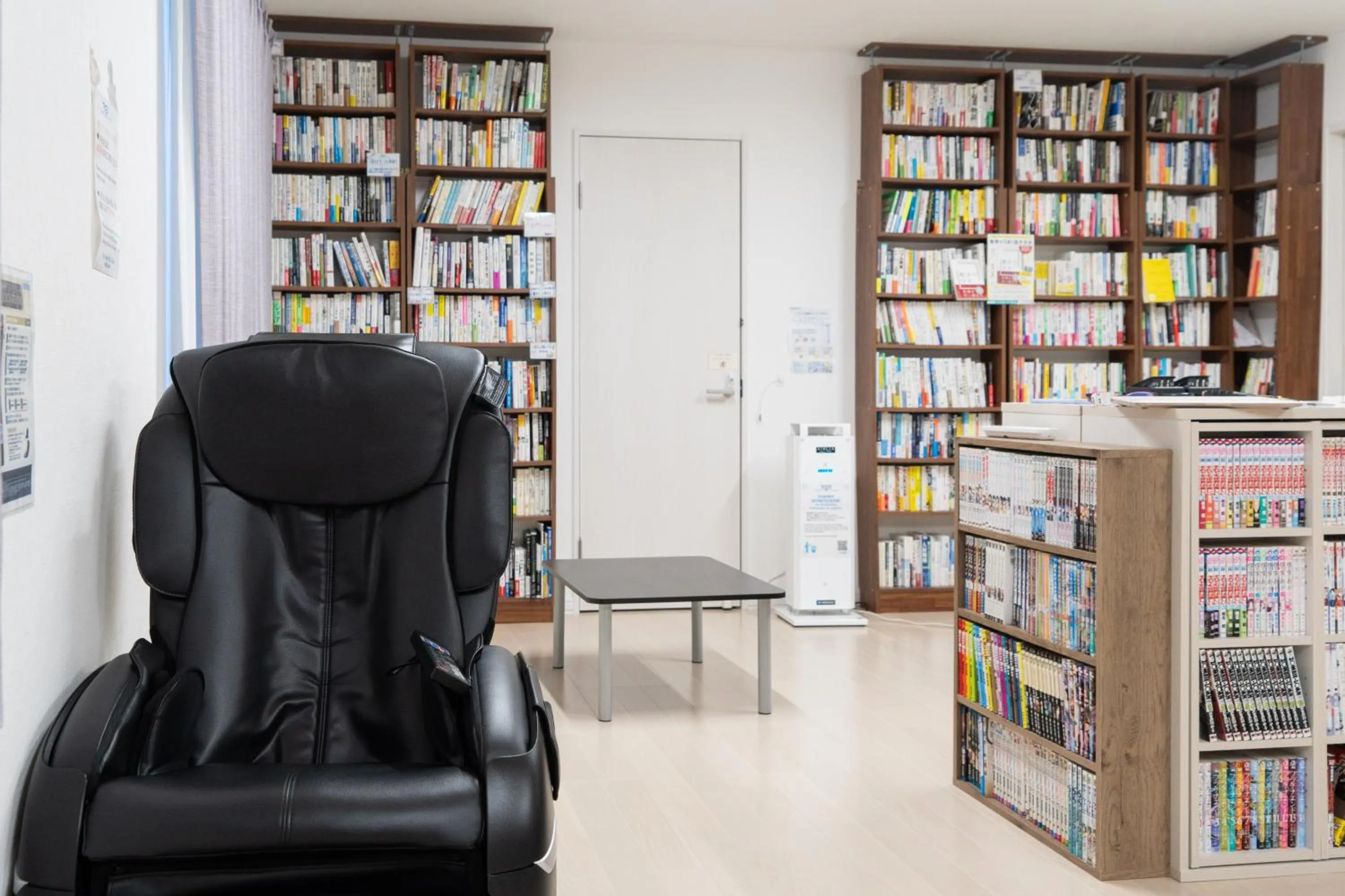 Library in The Peak Villa Suite Hokkaido