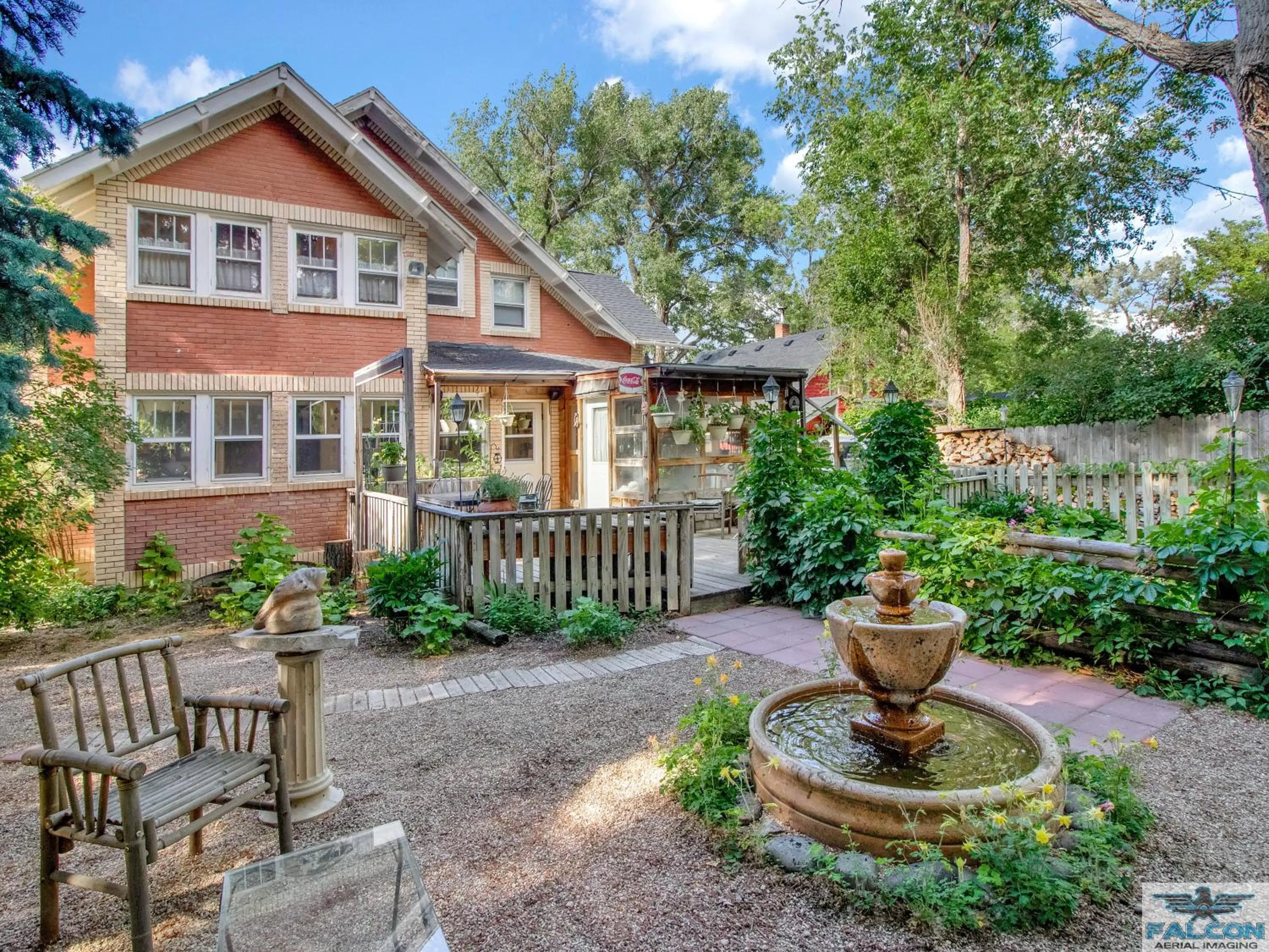 Robins Nest Bed & Breakfast