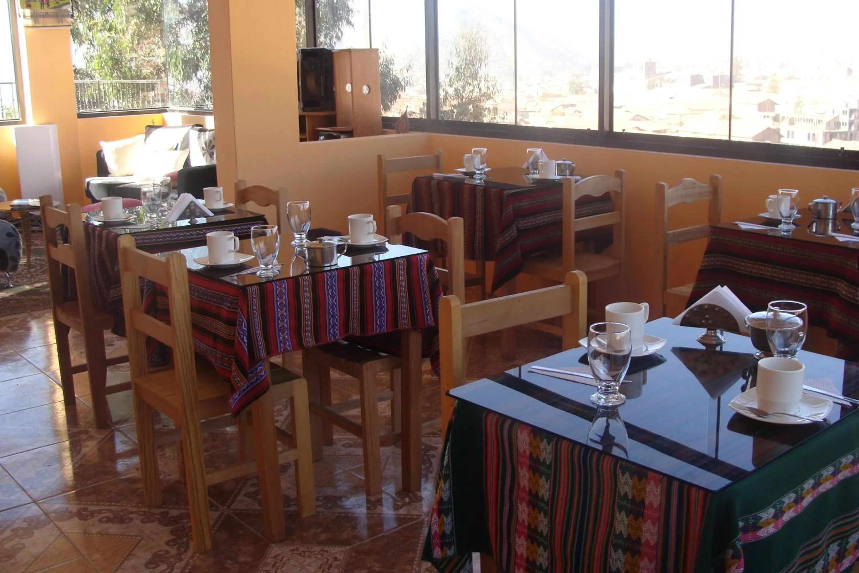 Restaurant/places to eat in Hostal Qolqampata