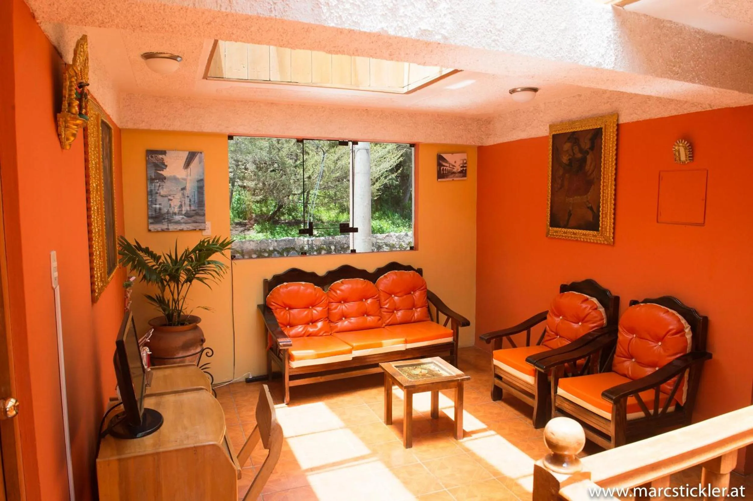 Living room in Hostal Qolqampata