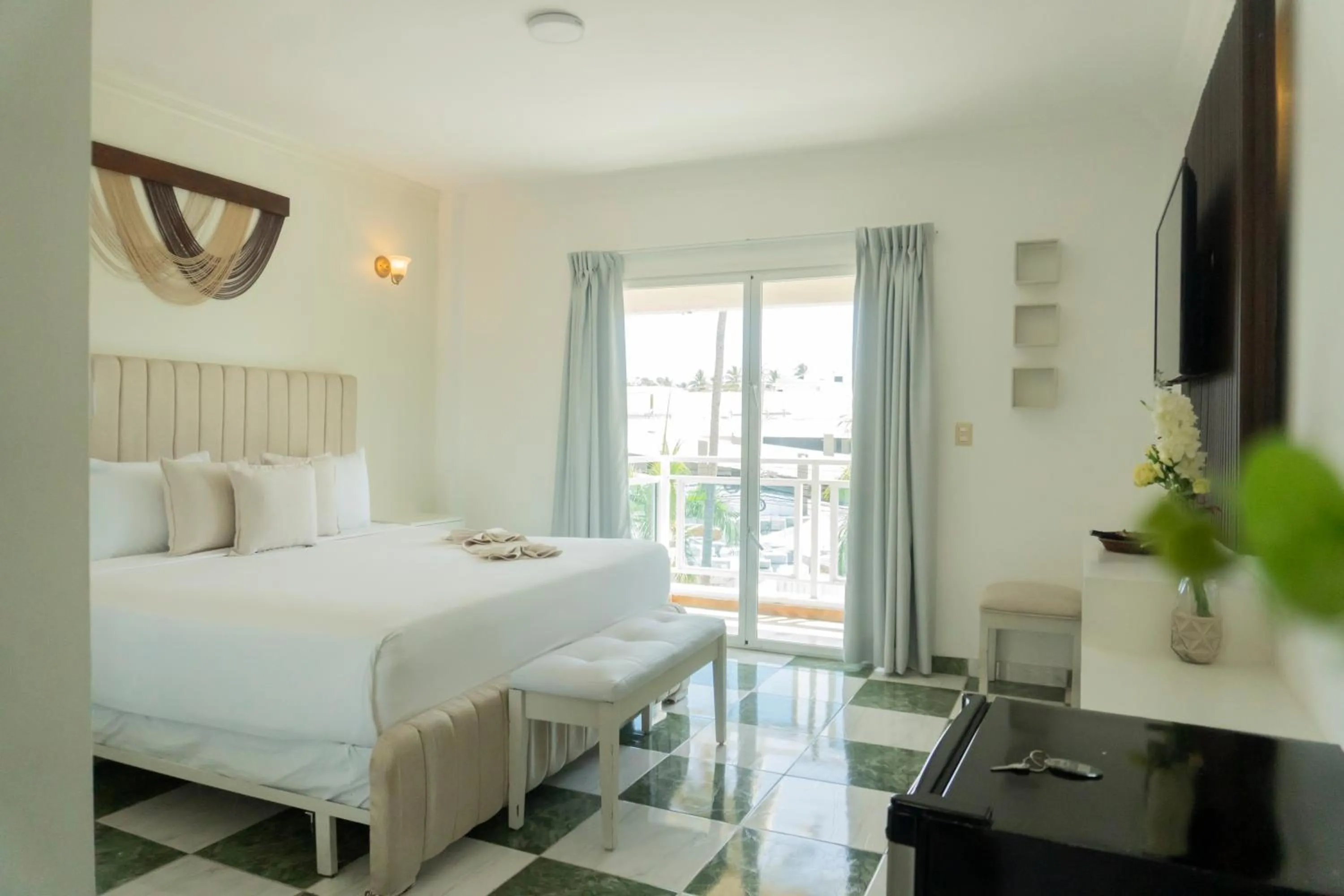 Balcony/Terrace, Bed in Green Coast Hotel