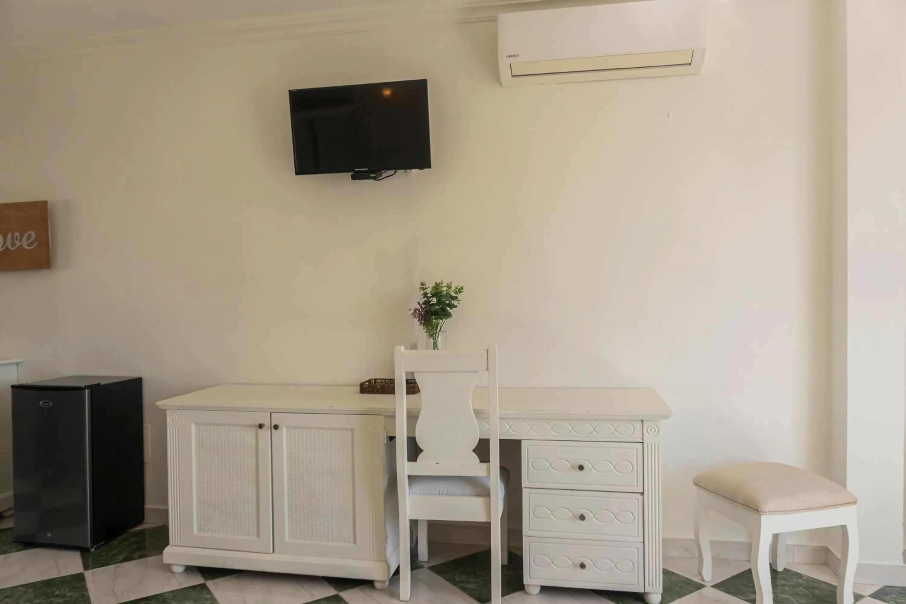 TV and multimedia in Green Coast Hotel