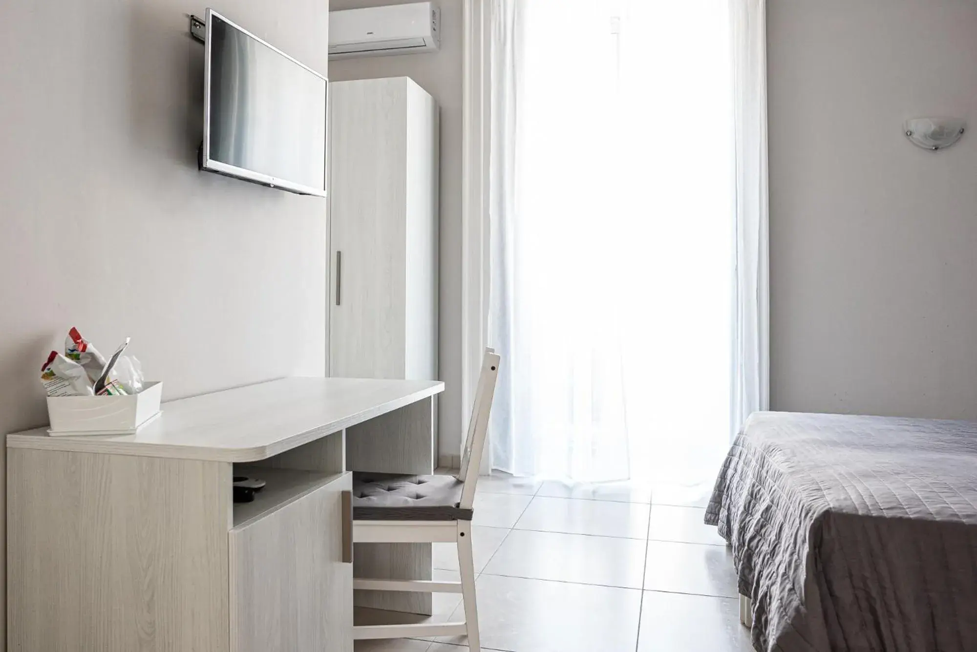 Photo of the whole room, Bed in Hotel Costanza Photo of the whole room, Bed in Hotel Costanza