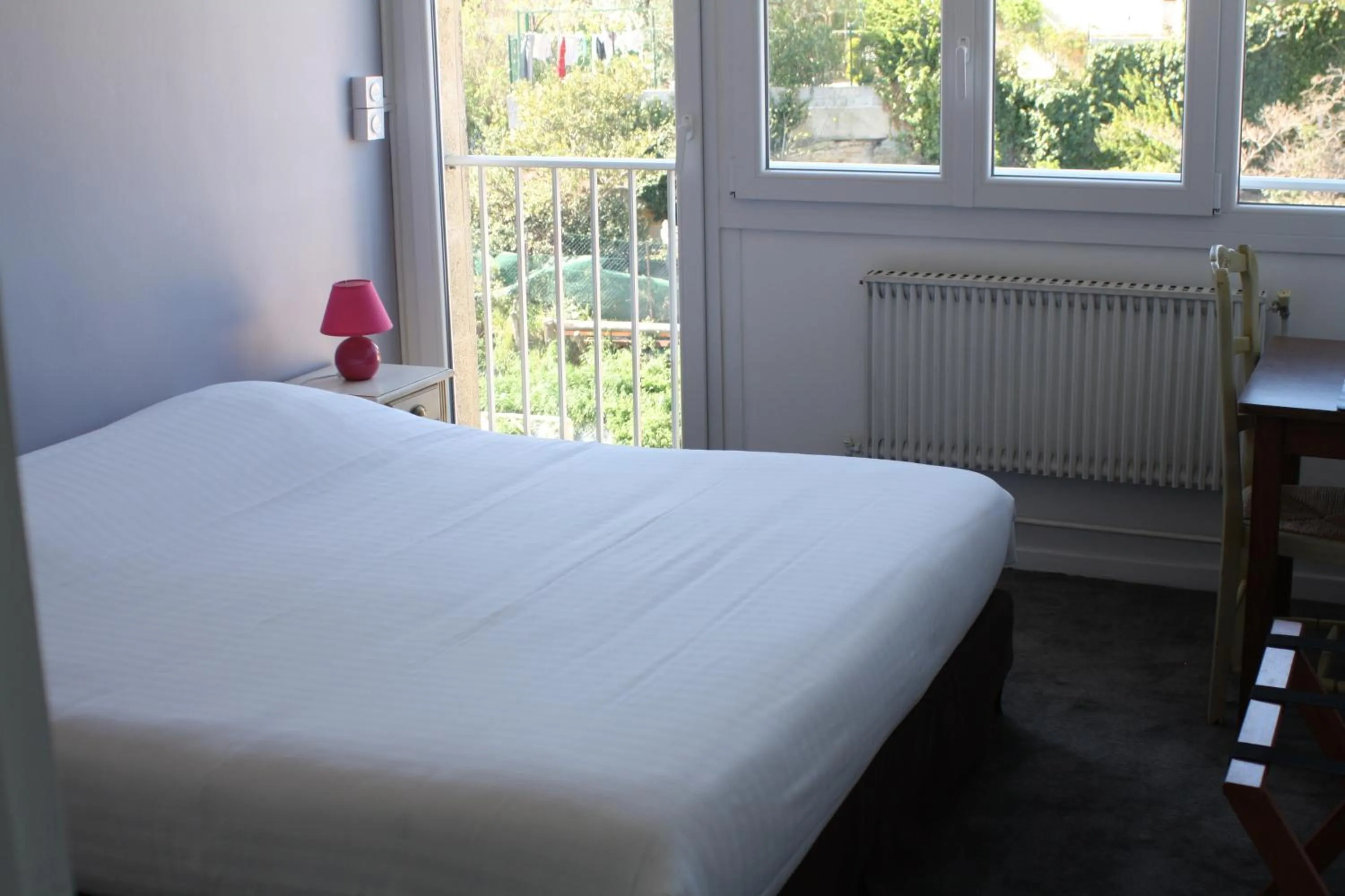 Bed in Logis Hotel du Midi