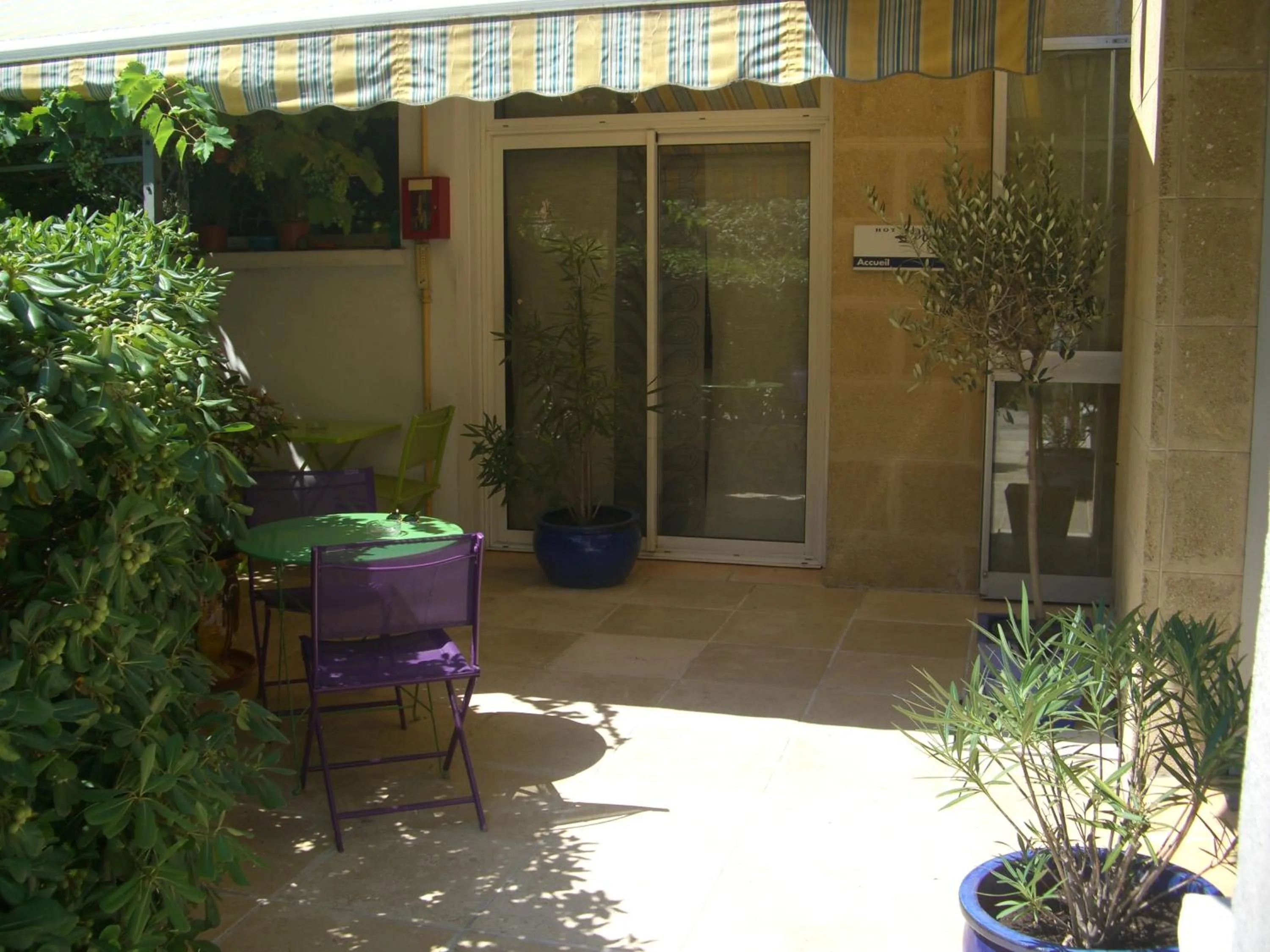 Patio in Logis Hotel du Midi