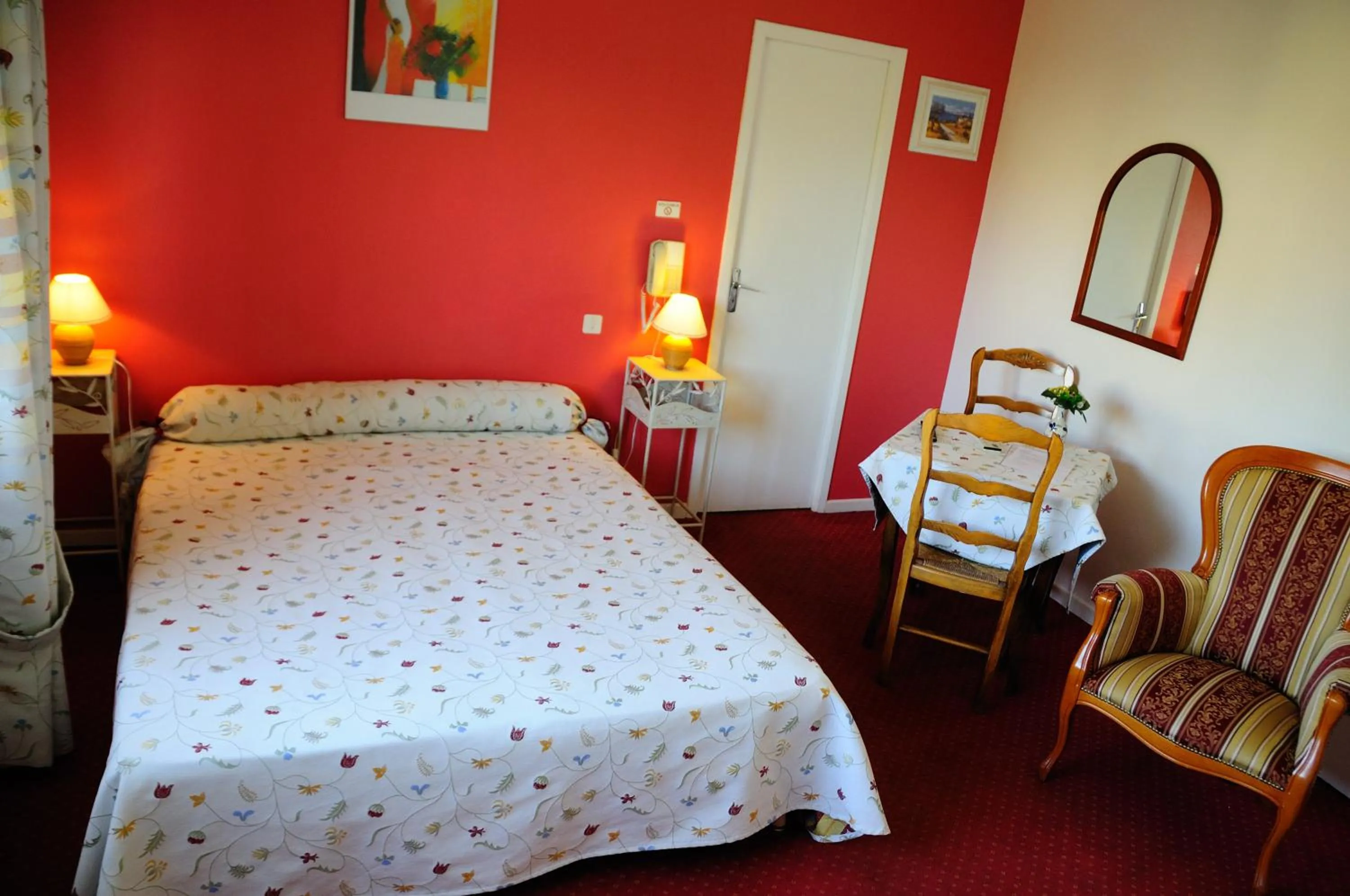 Photo of the whole room, Bed in Logis Hotel du Midi