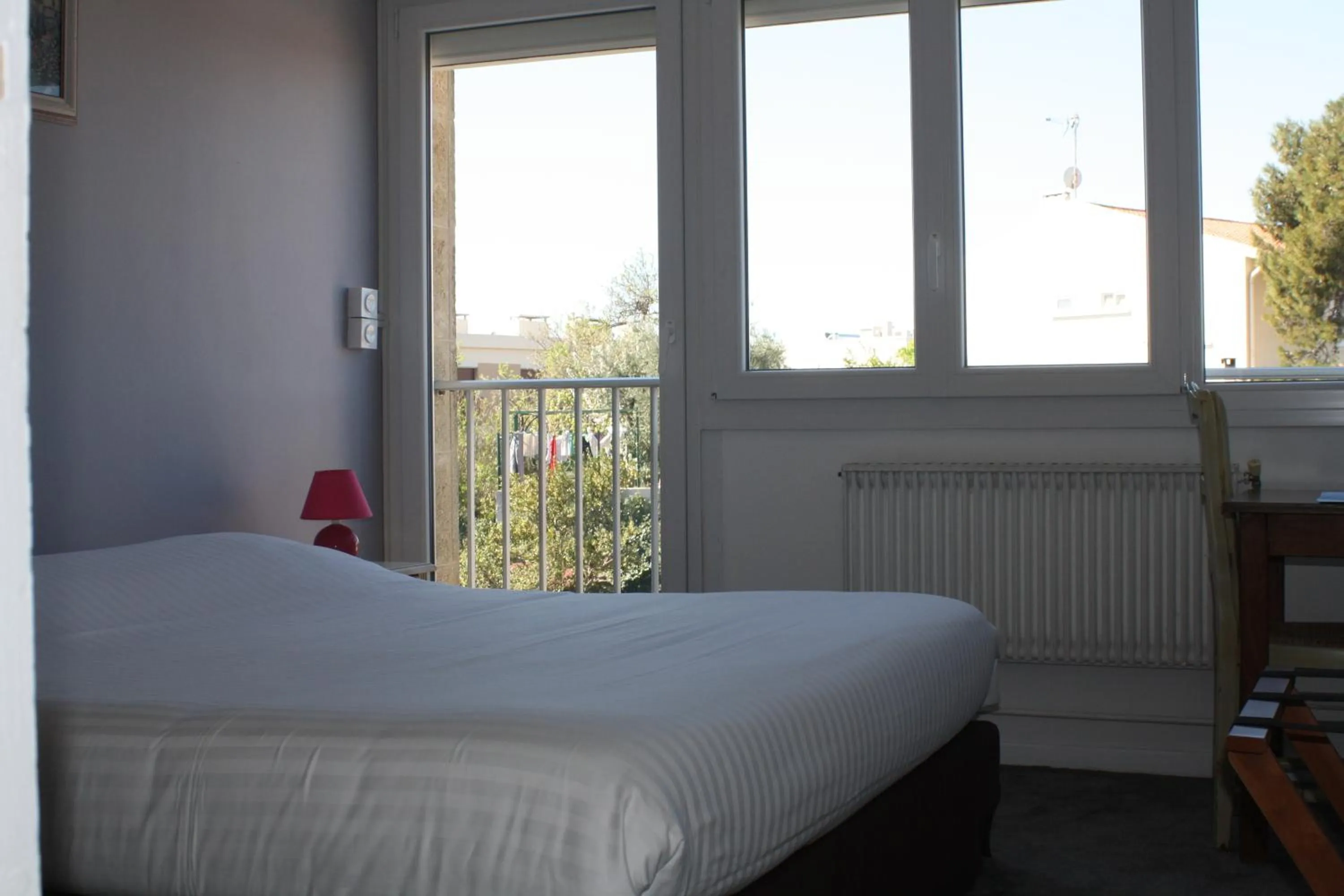 Bed in Logis Hotel du Midi