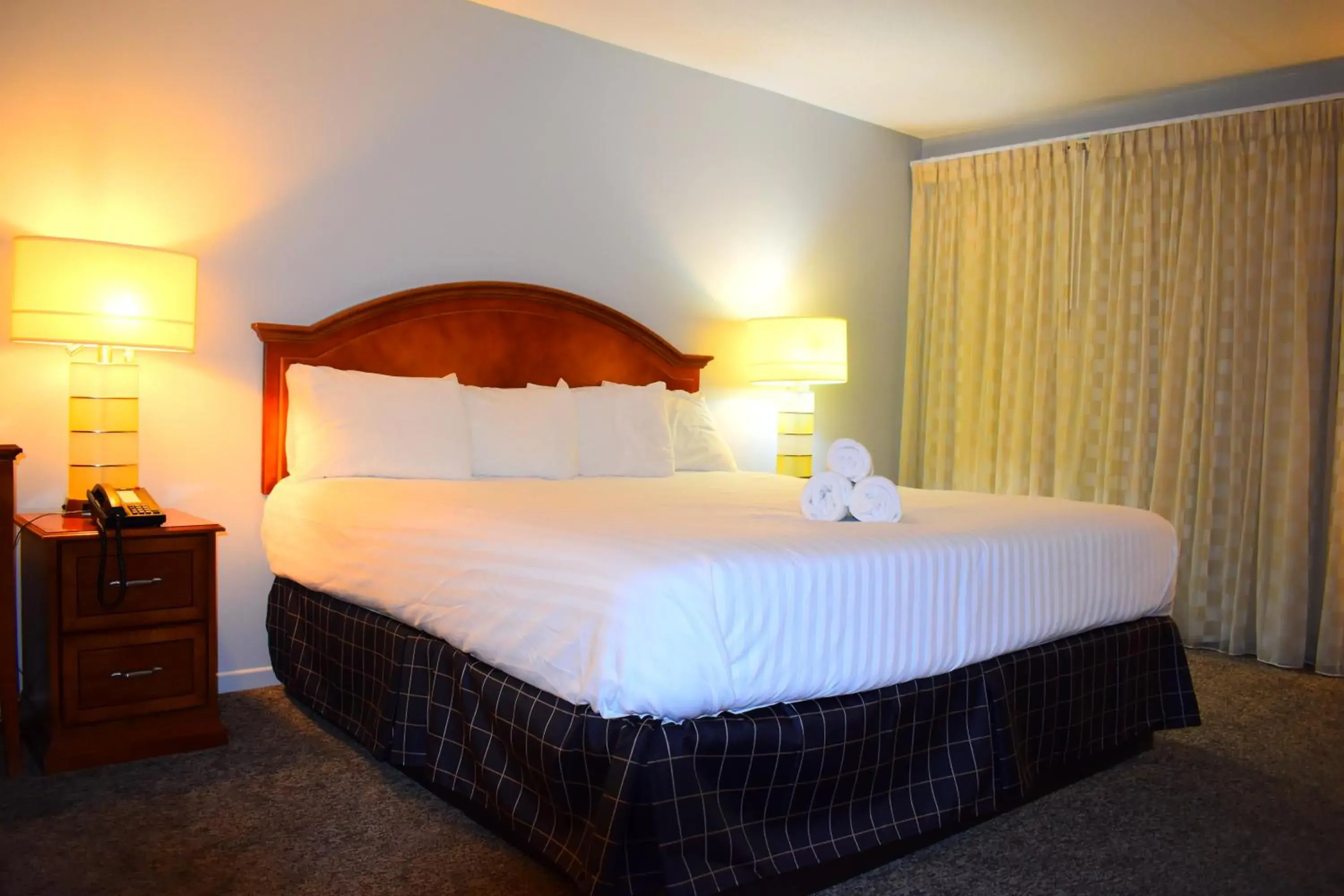 Deluxe King Room in Dundee Resort & Golf Club Deluxe King Room in Dundee Resort & Golf Club