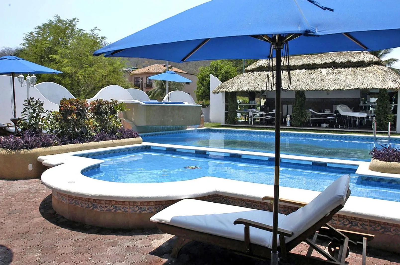 Swimming pool in Canadian Resort Huatulco