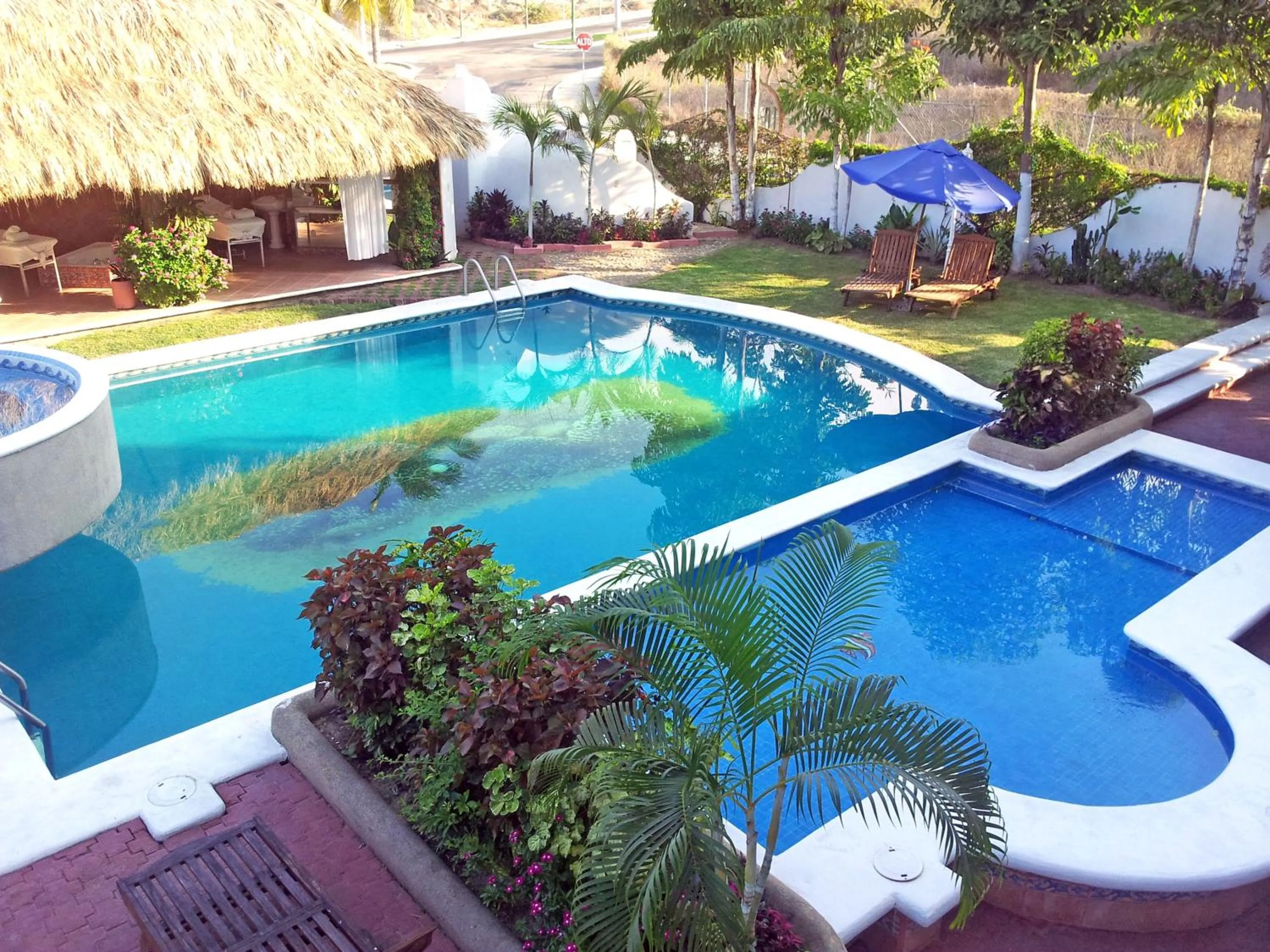 Swimming pool in Canadian Resort Huatulco