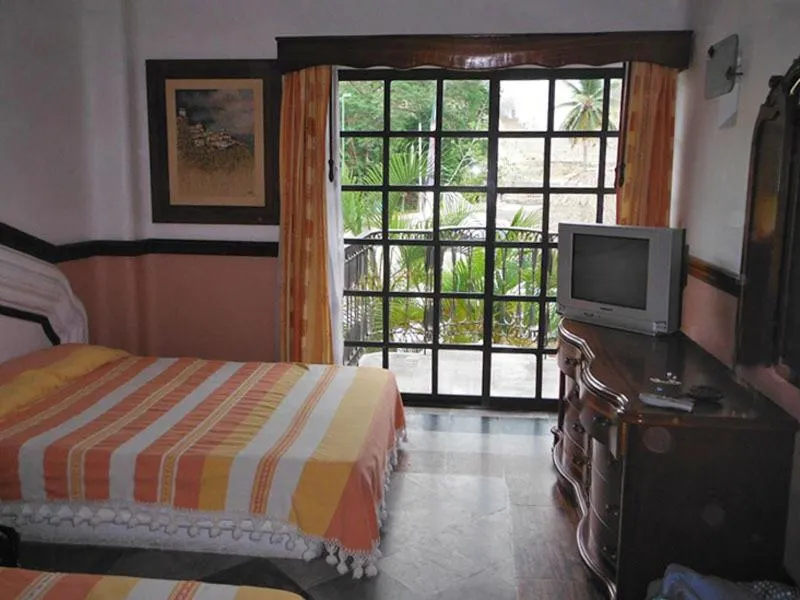 Photo of the whole room, Bed in Canadian Resort Huatulco