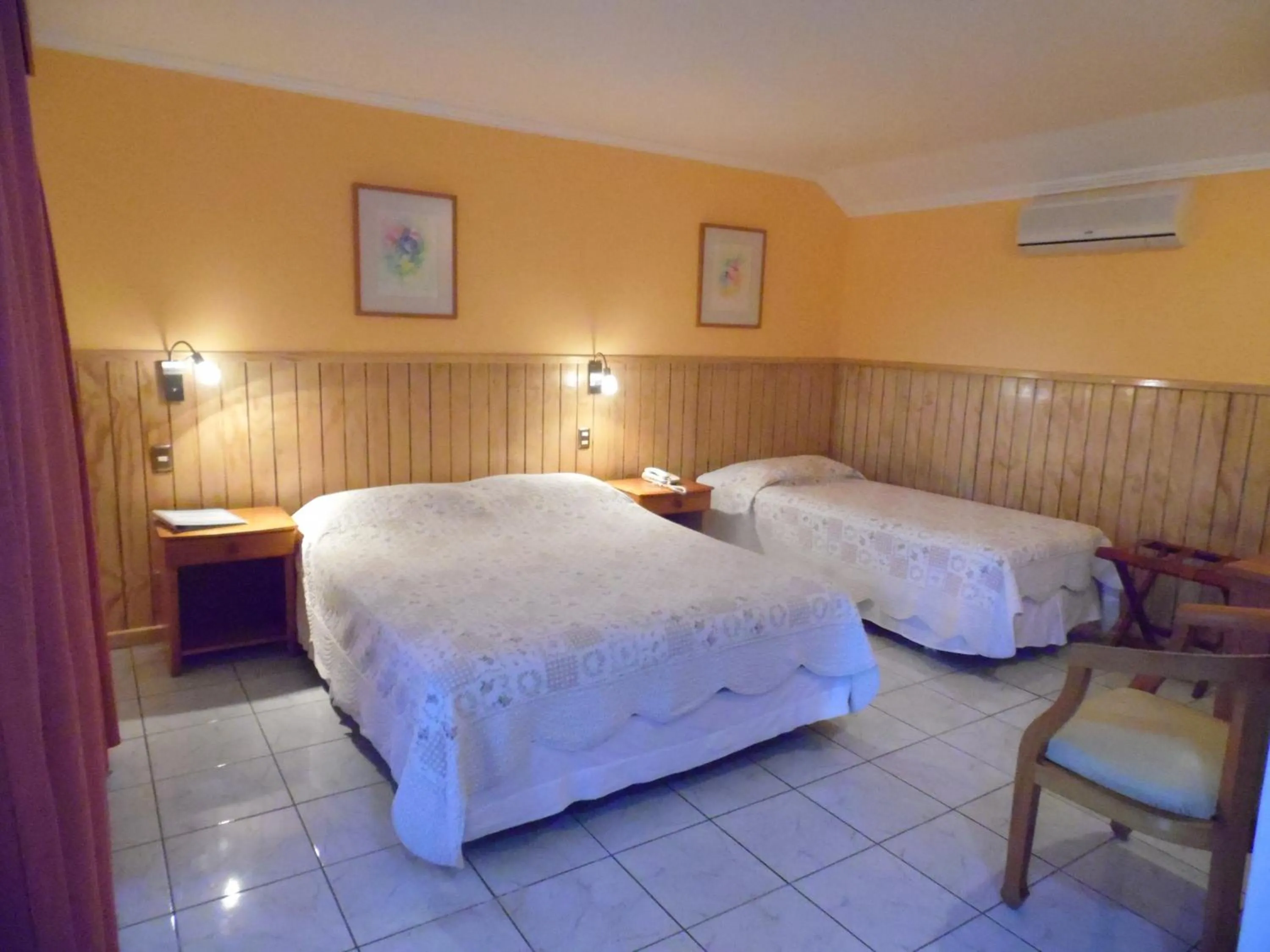 Photo of the whole room, Bed in Hotel Manutara