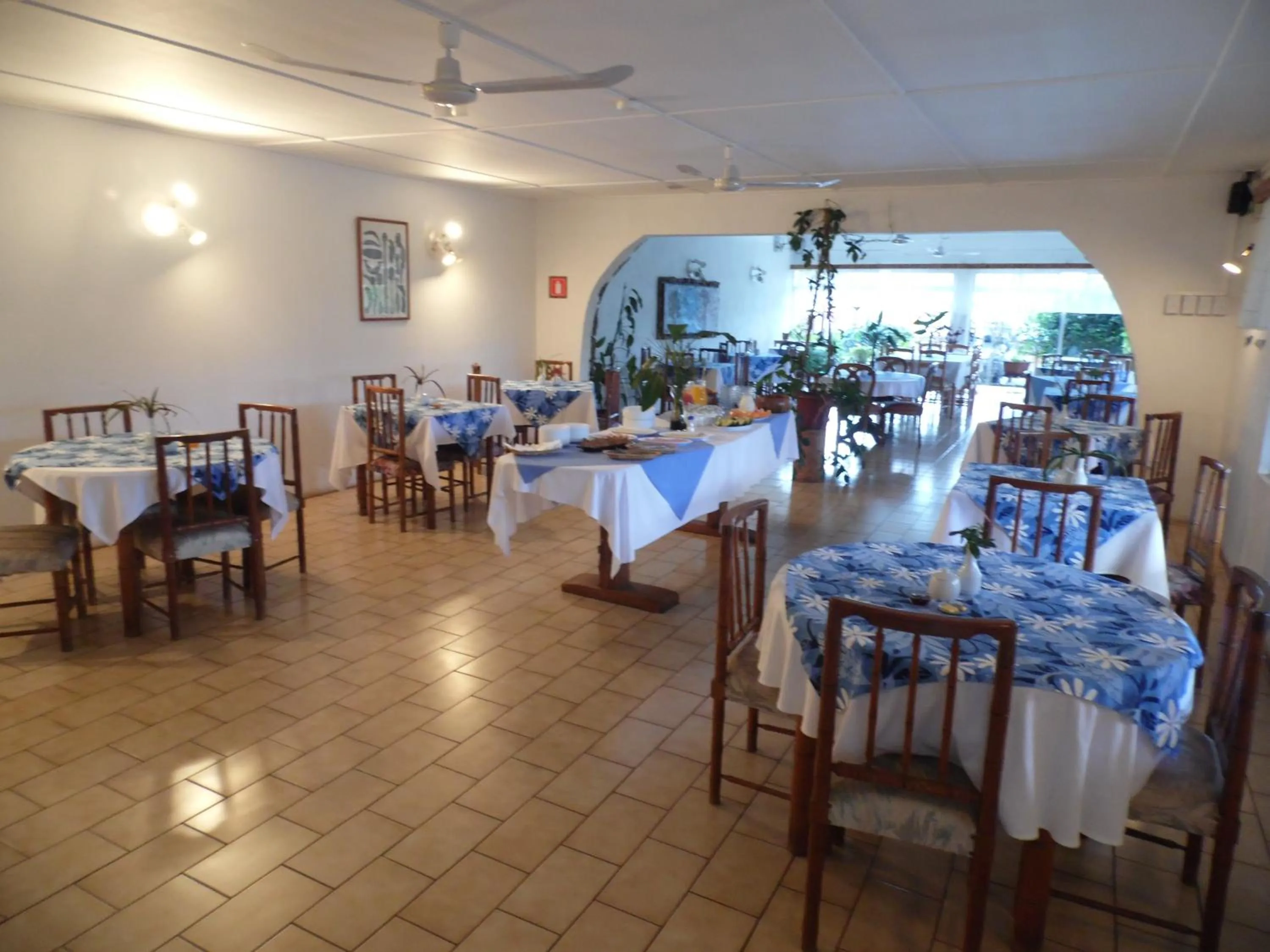 Restaurant/places to eat in Hotel Manutara