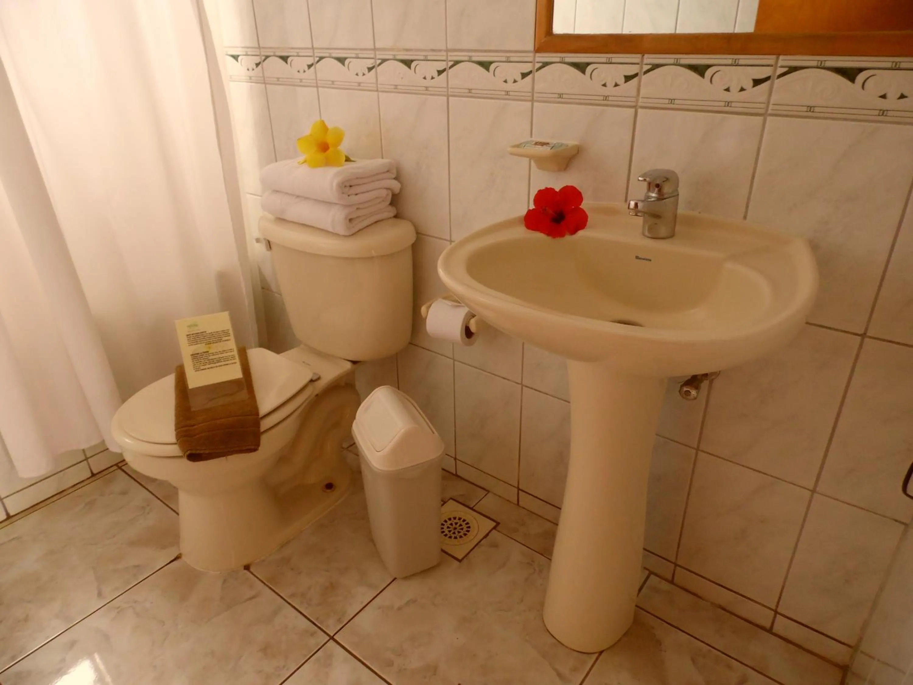 Bathroom in Hotel Manutara