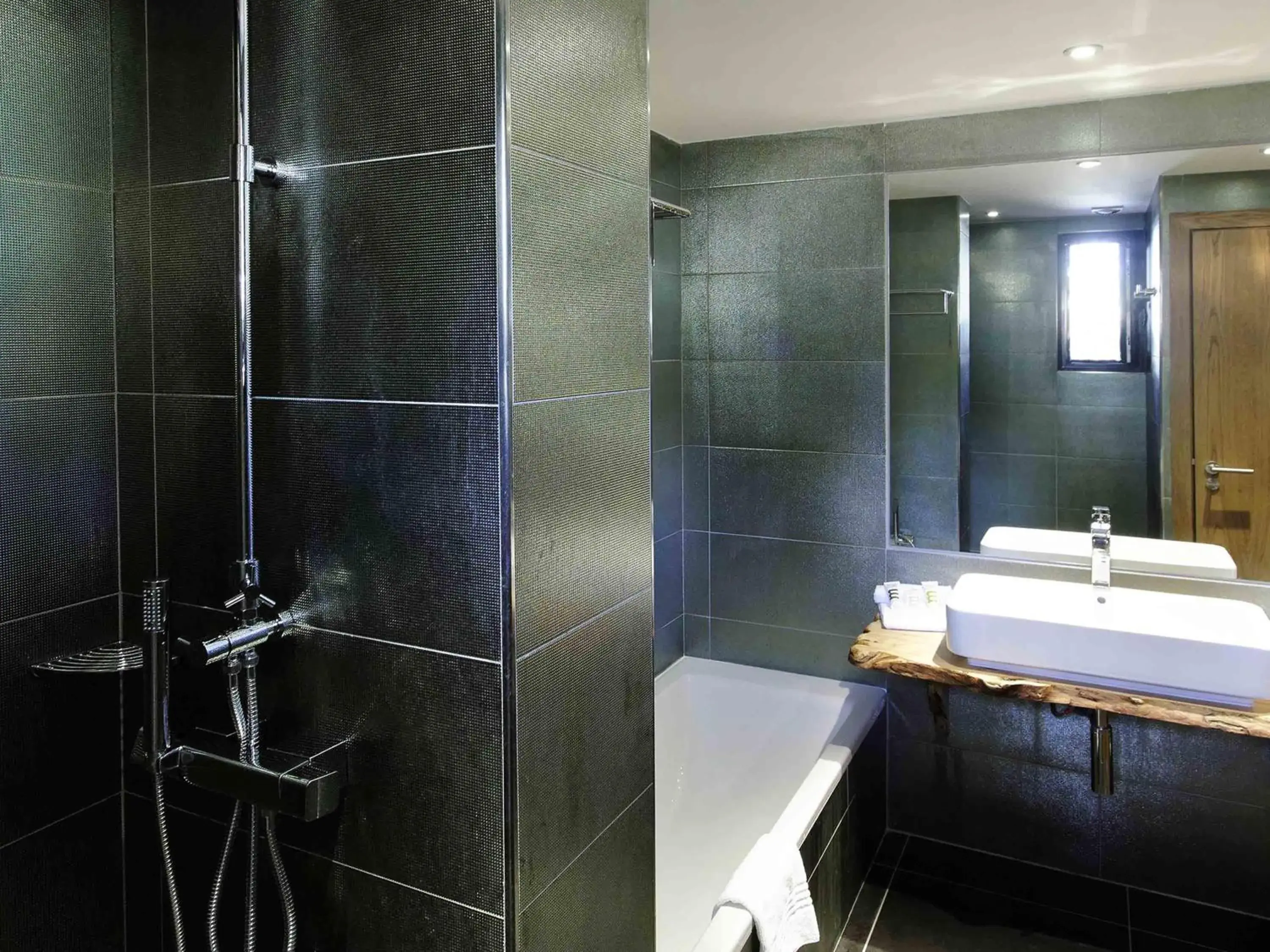 Bedroom in Mercure Brignoles Golf de Barbaroux & Spa Bedroom in Mercure Brignoles Golf de Barbaroux & Spa