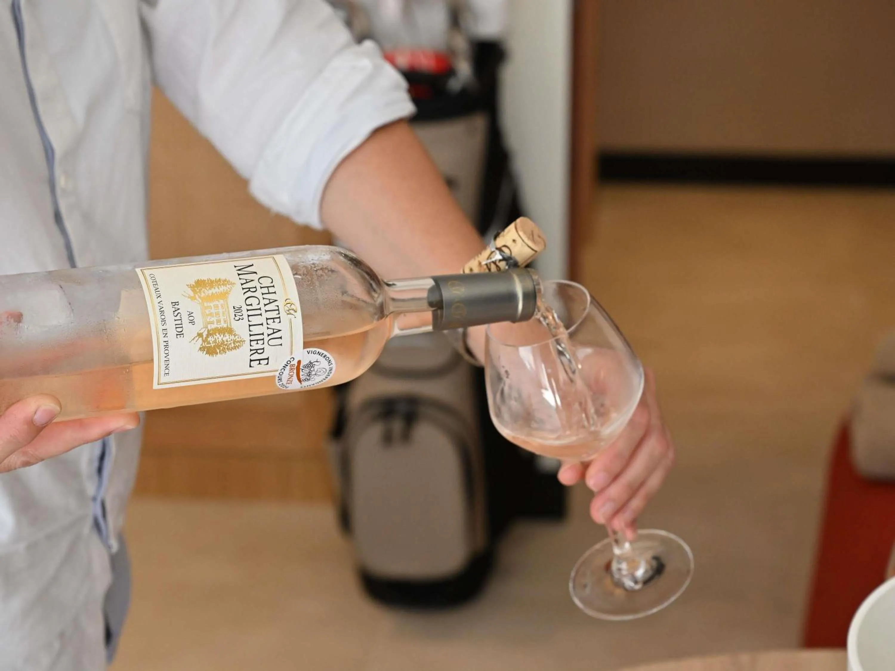 Lounge or bar in Mercure Brignoles Golf de Barbaroux & Spa