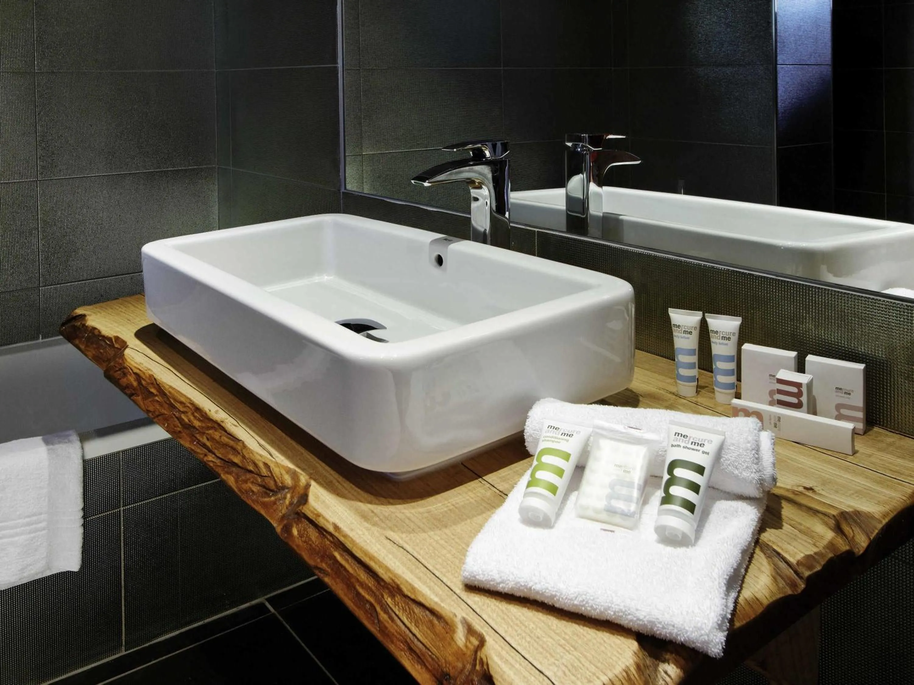 Bedroom in Mercure Brignoles Golf de Barbaroux & Spa