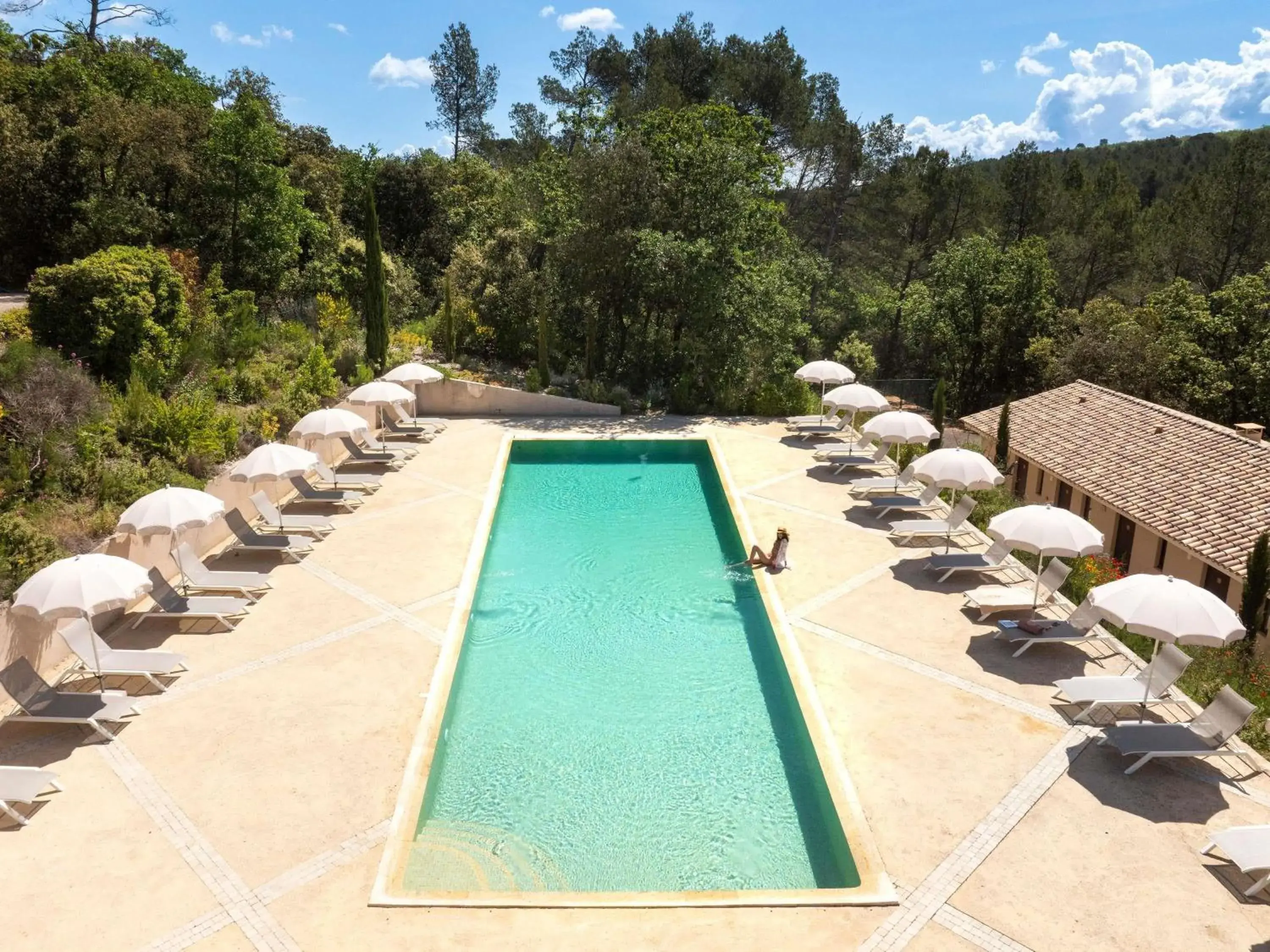 Pool view in Mercure Brignoles Golf de Barbaroux & Spa Pool view in Mercure Brignoles Golf de Barbaroux & Spa