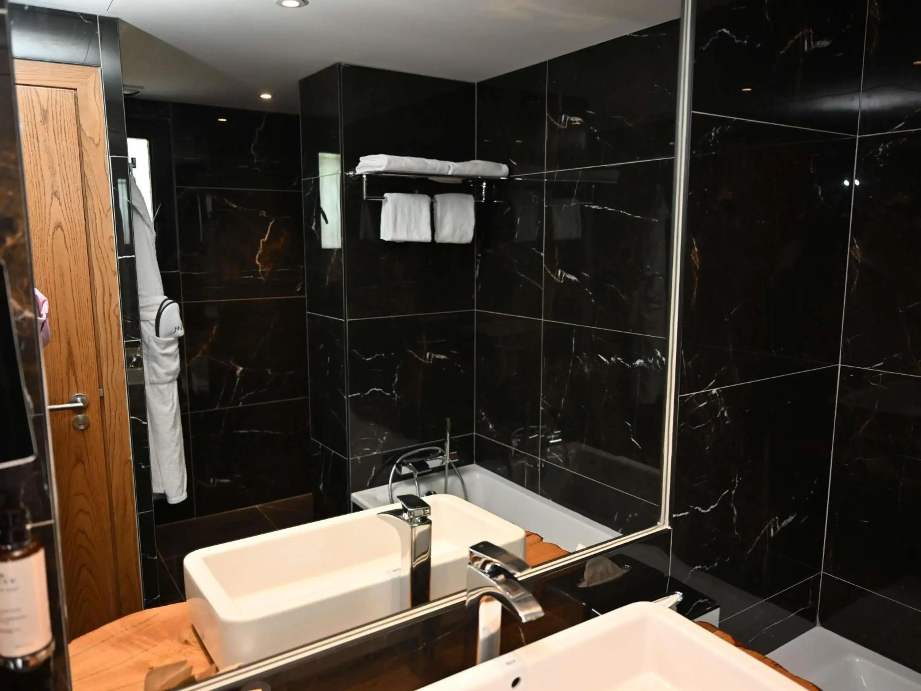 Bedroom in Mercure Brignoles Golf de Barbaroux & Spa Bedroom in Mercure Brignoles Golf de Barbaroux & Spa