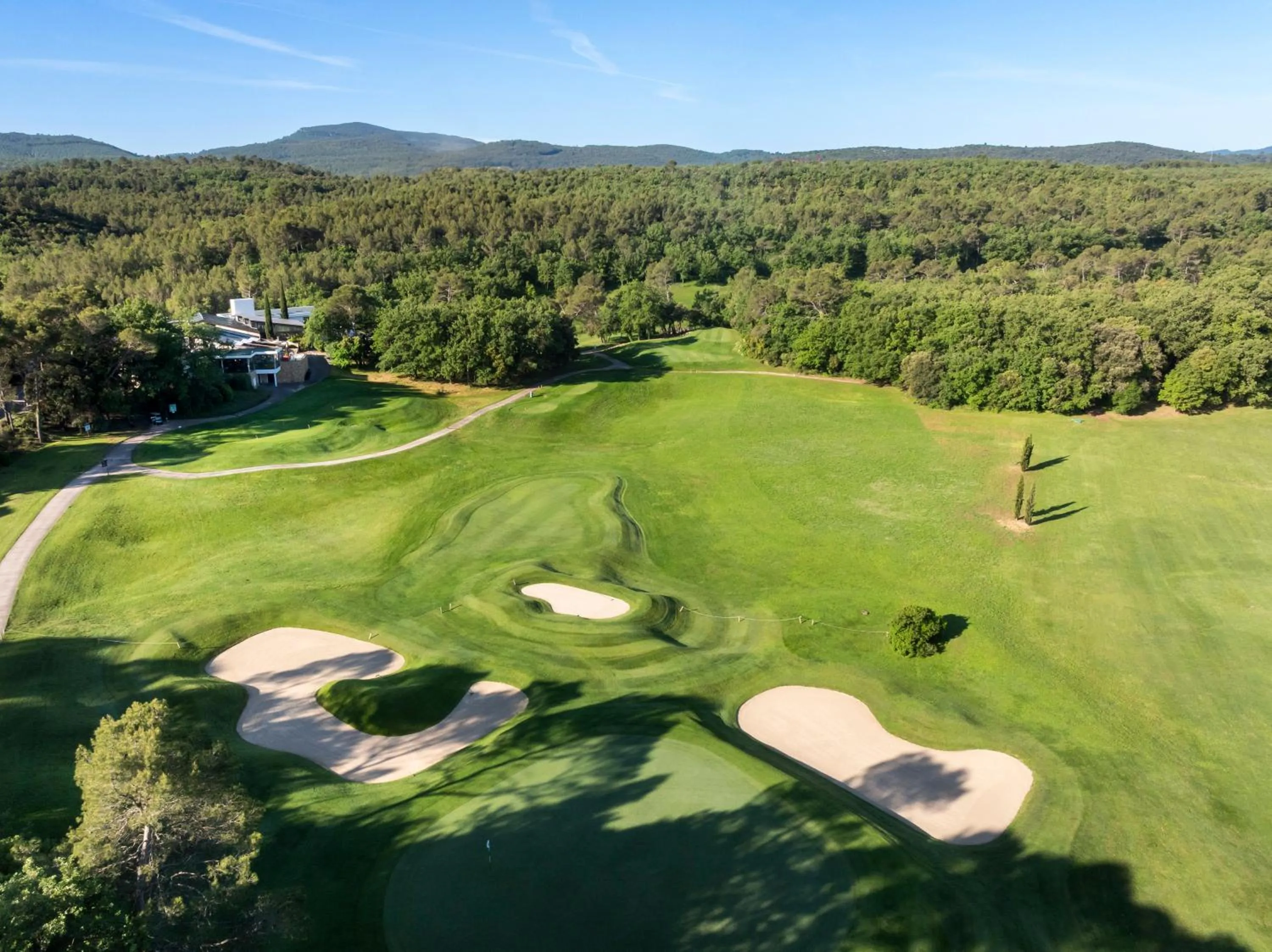 Golfcourse in Mercure Brignoles Golf de Barbaroux & Spa