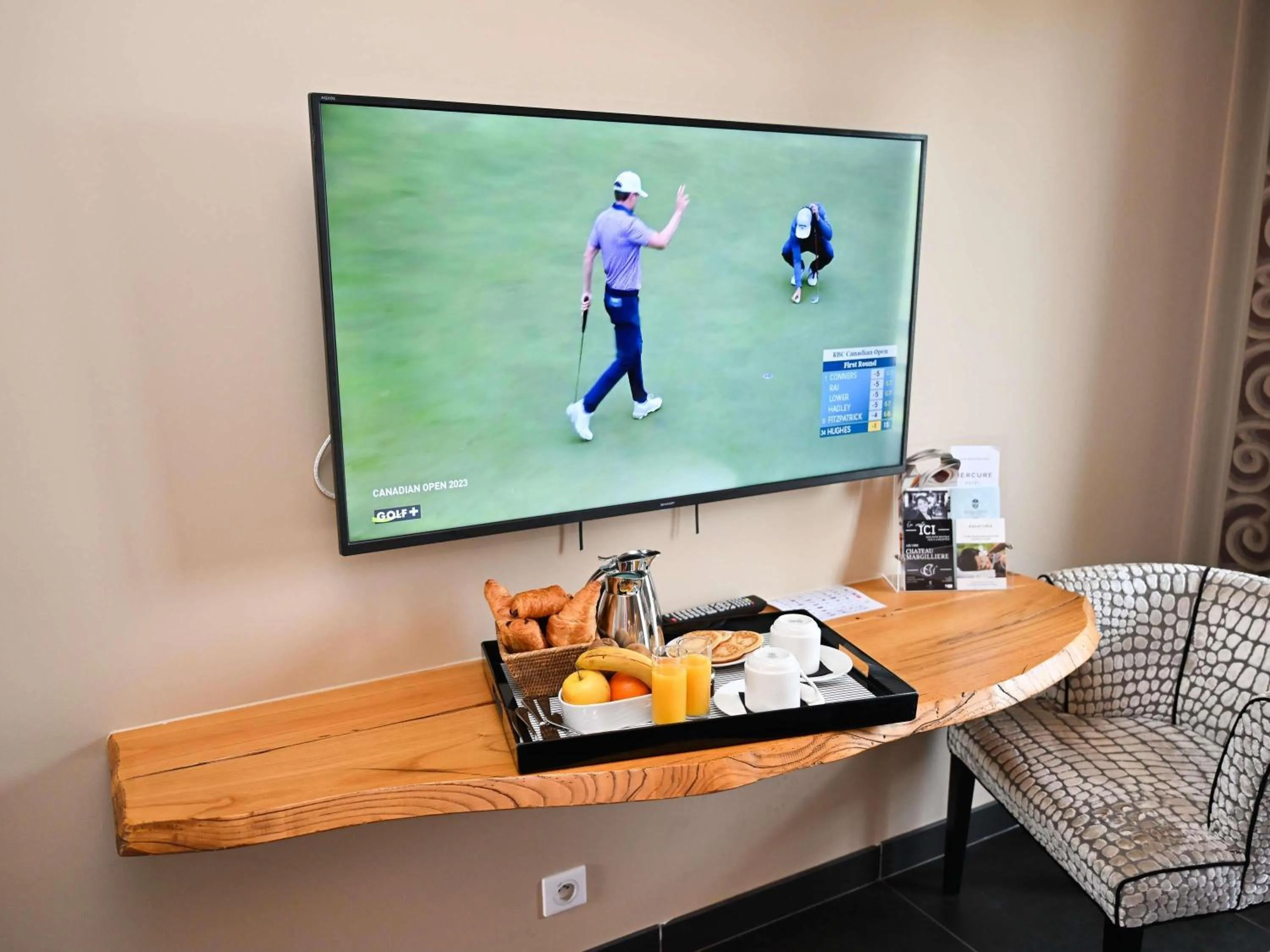 Bedroom in Mercure Brignoles Golf de Barbaroux & Spa
