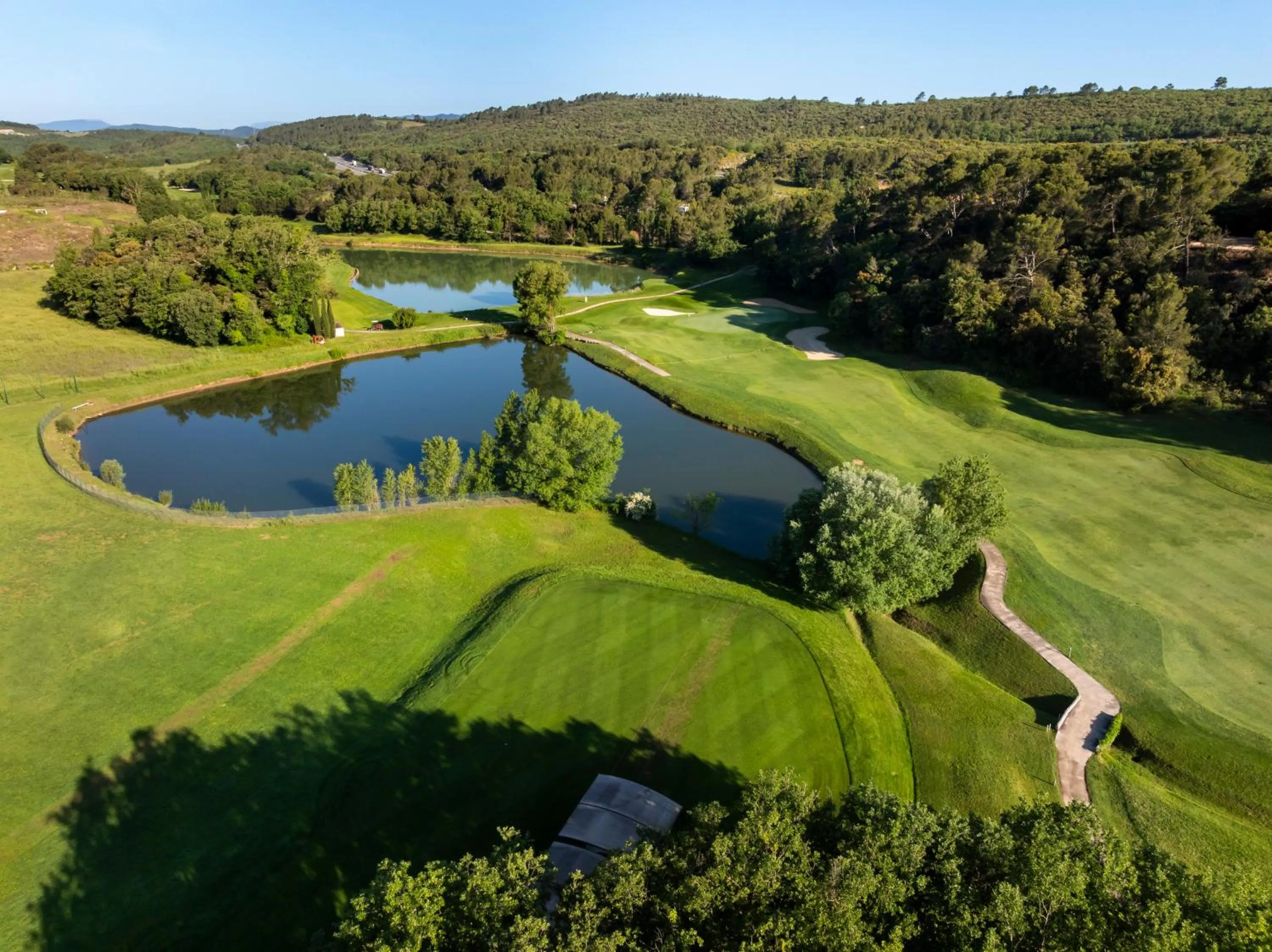 Golfcourse in Mercure Brignoles Golf de Barbaroux & Spa