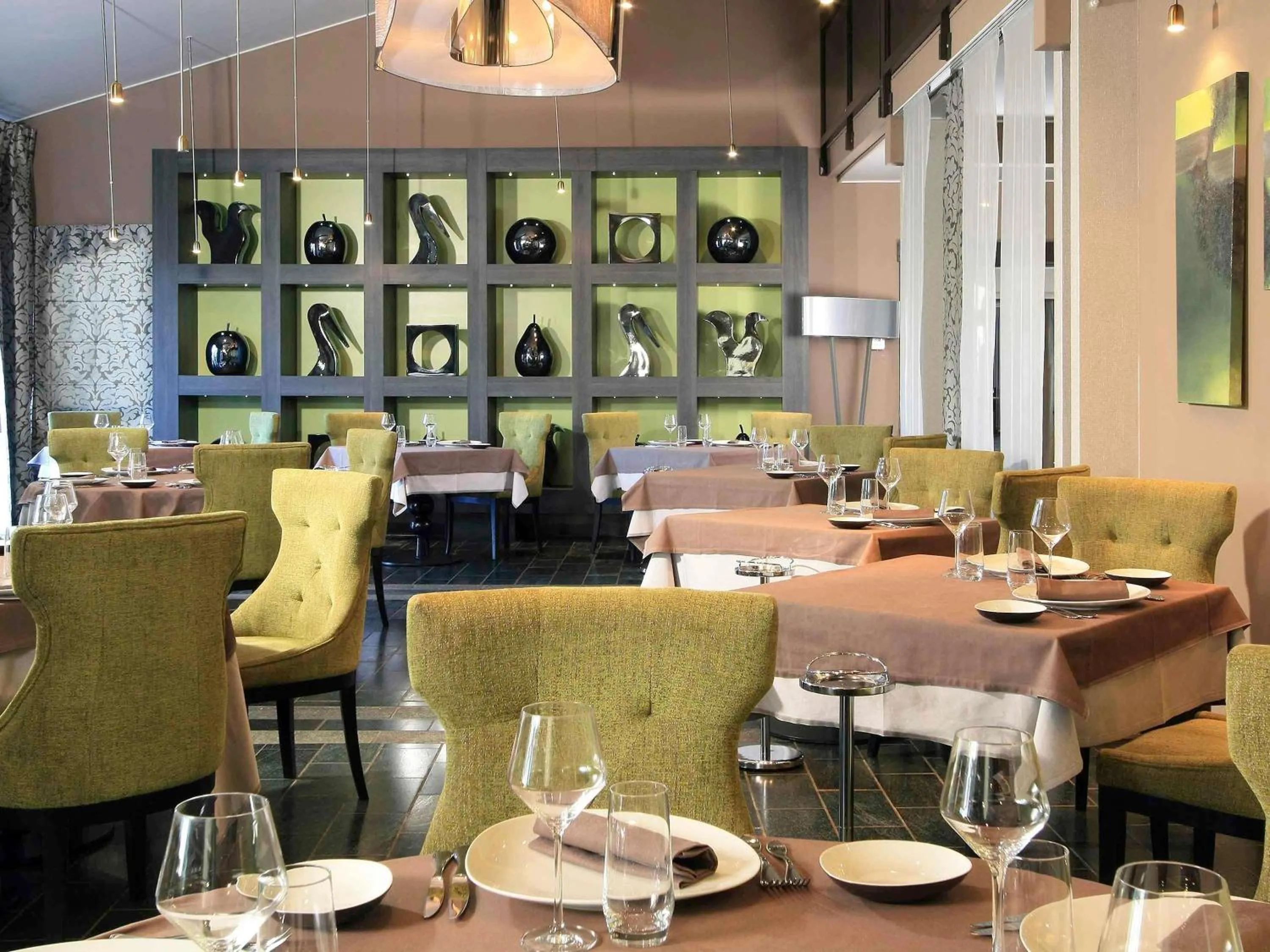 Restaurant/places to eat in Mercure Brignoles Golf de Barbaroux & Spa