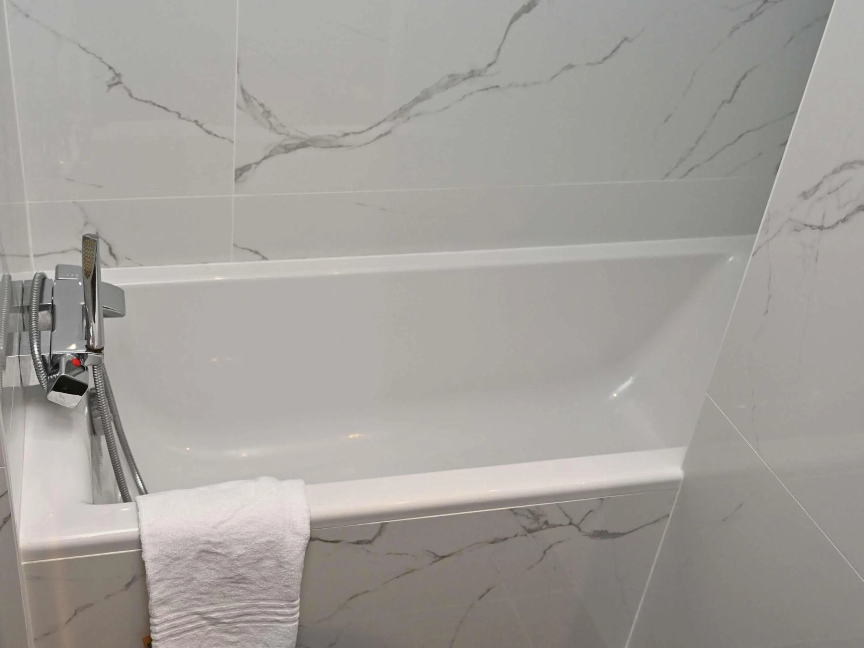 Bedroom in Mercure Brignoles Golf de Barbaroux & Spa