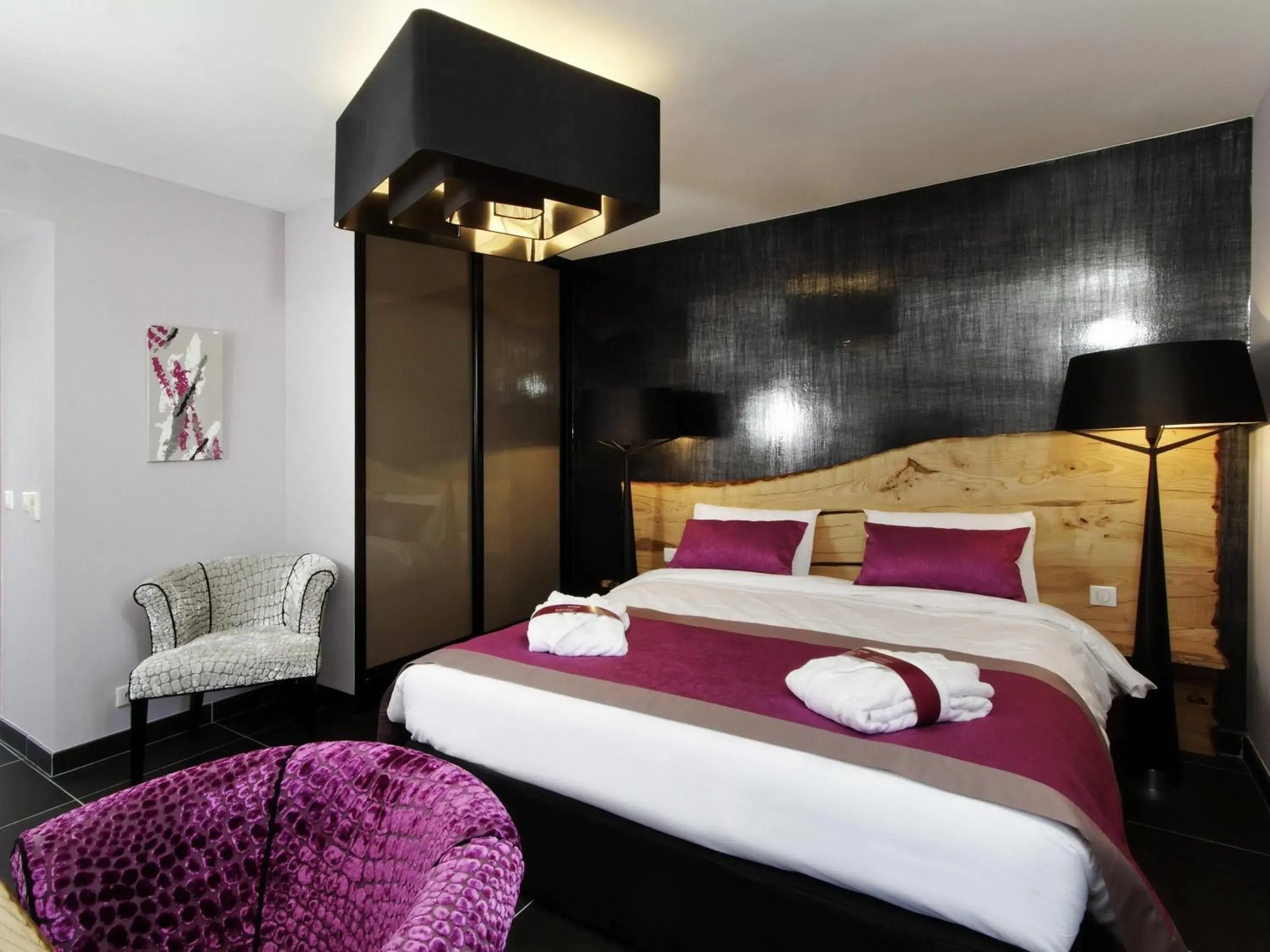 Bedroom, Bed in Mercure Brignoles Golf de Barbaroux & Spa Bedroom, Bed in Mercure Brignoles Golf de Barbaroux & Spa