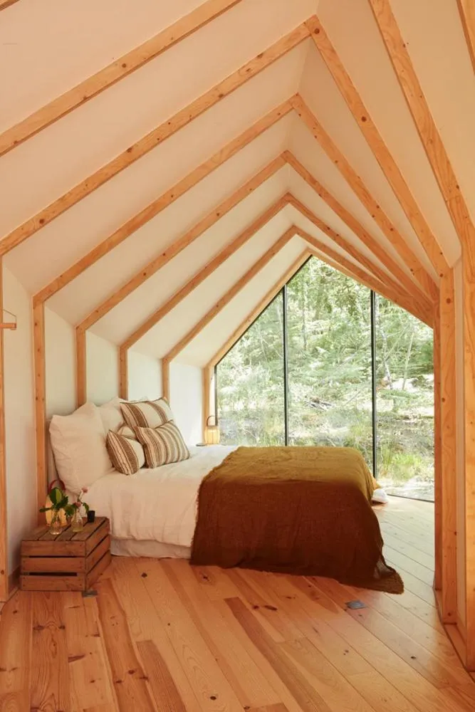 Shower, Bed in La Belle Folie