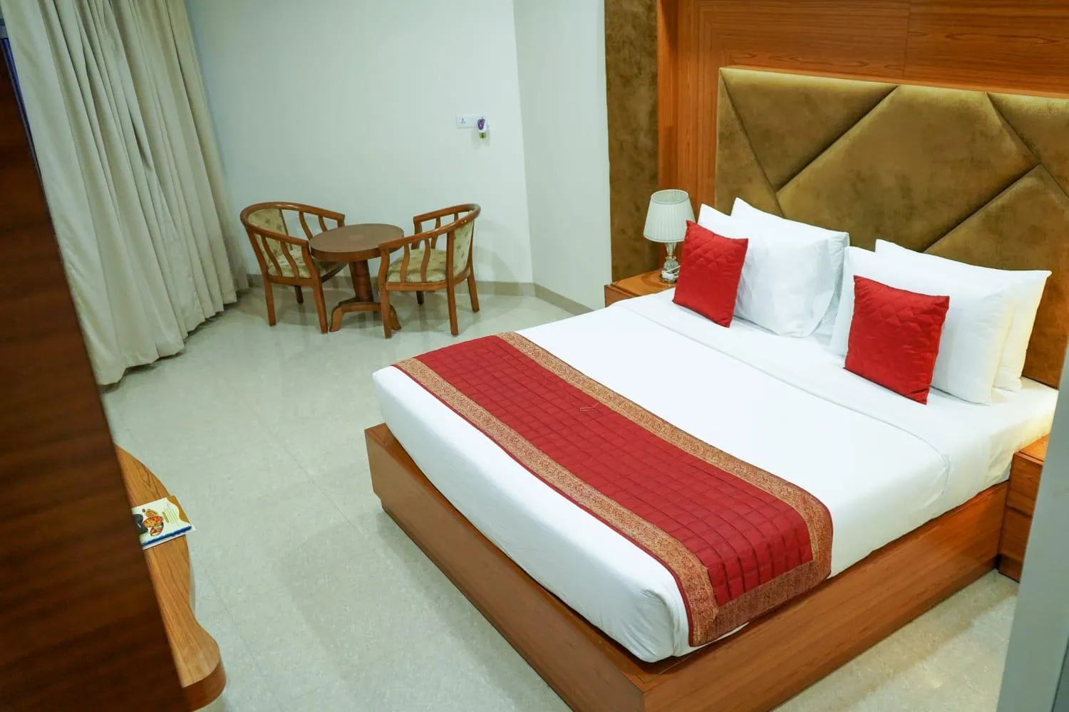 Living room, Bed in HOTEL ANAND INTERNATIONAL