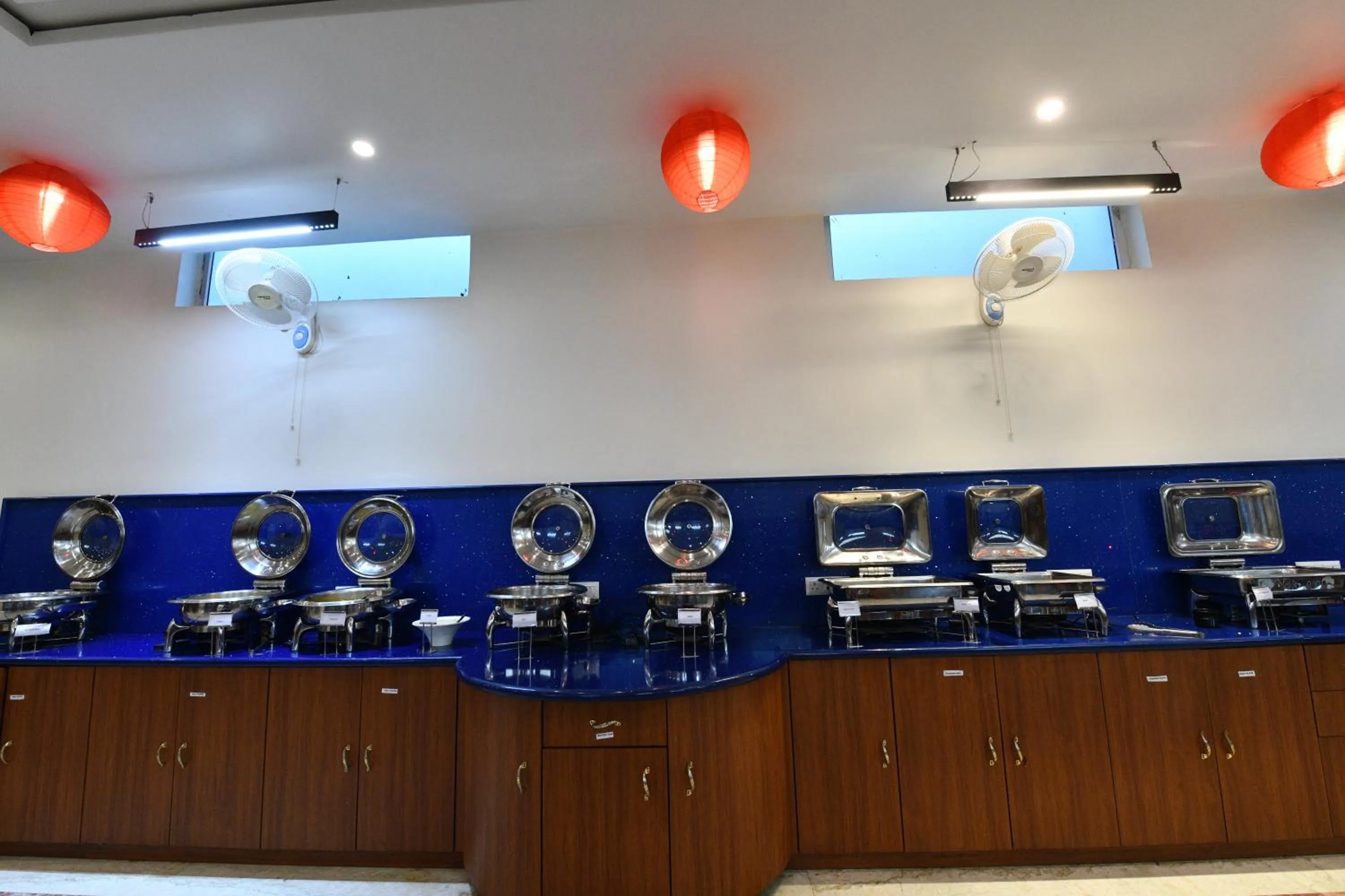 Restaurant/places to eat in HOTEL ANAND INTERNATIONAL