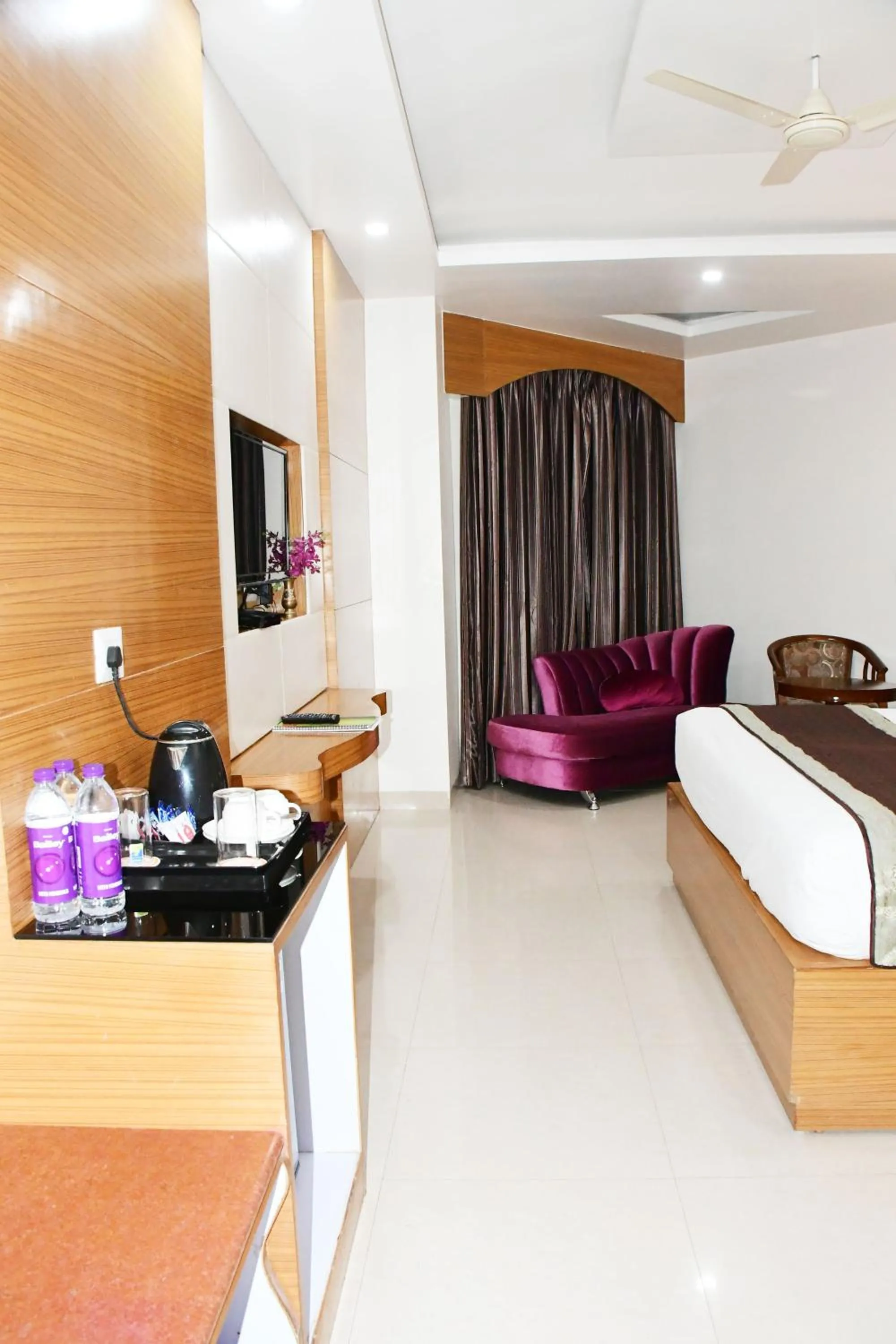 Coffee/tea facilities, Bed in HOTEL ANAND INTERNATIONAL