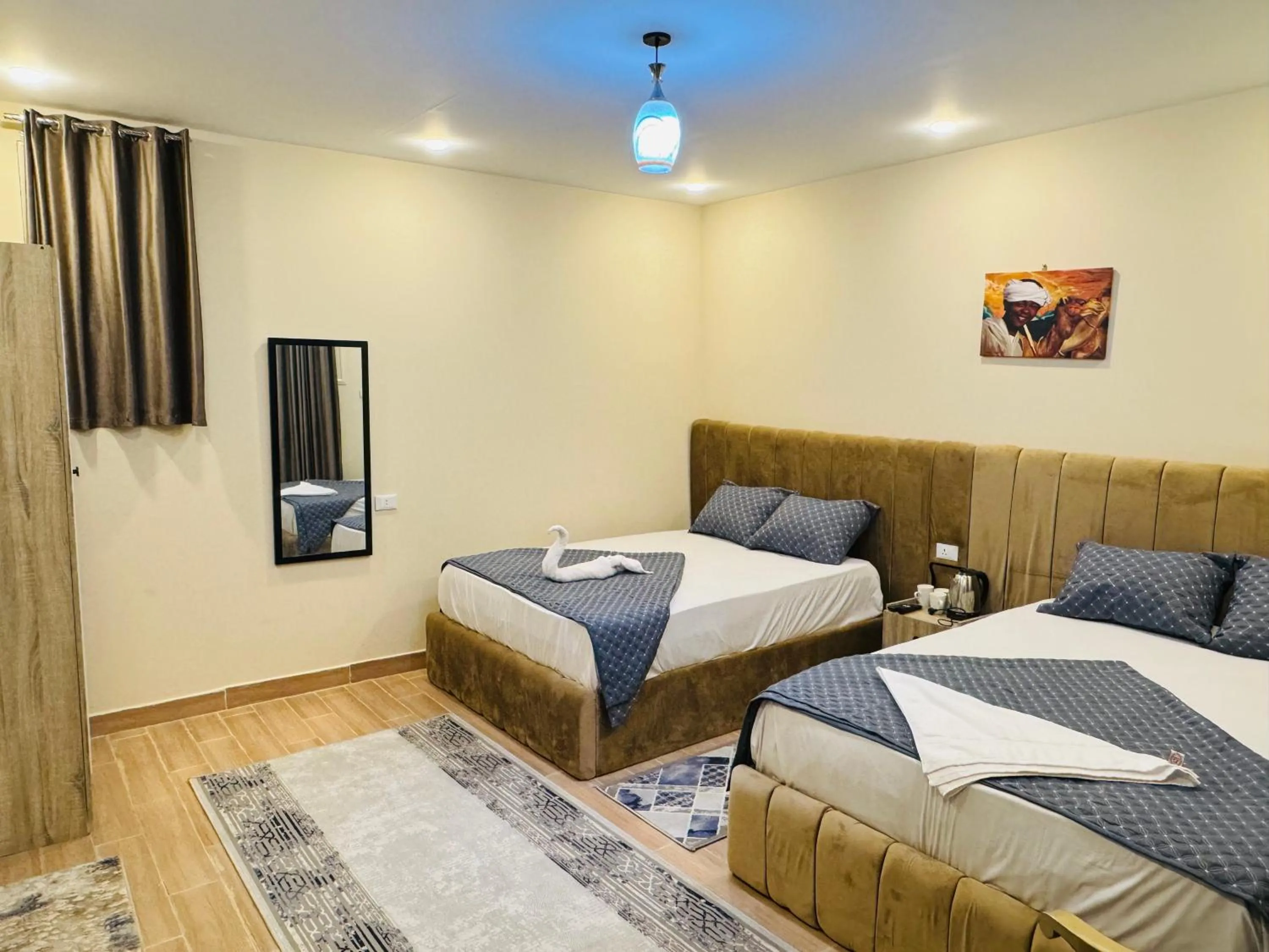 Bed in Sphinx palace pyramids view inn