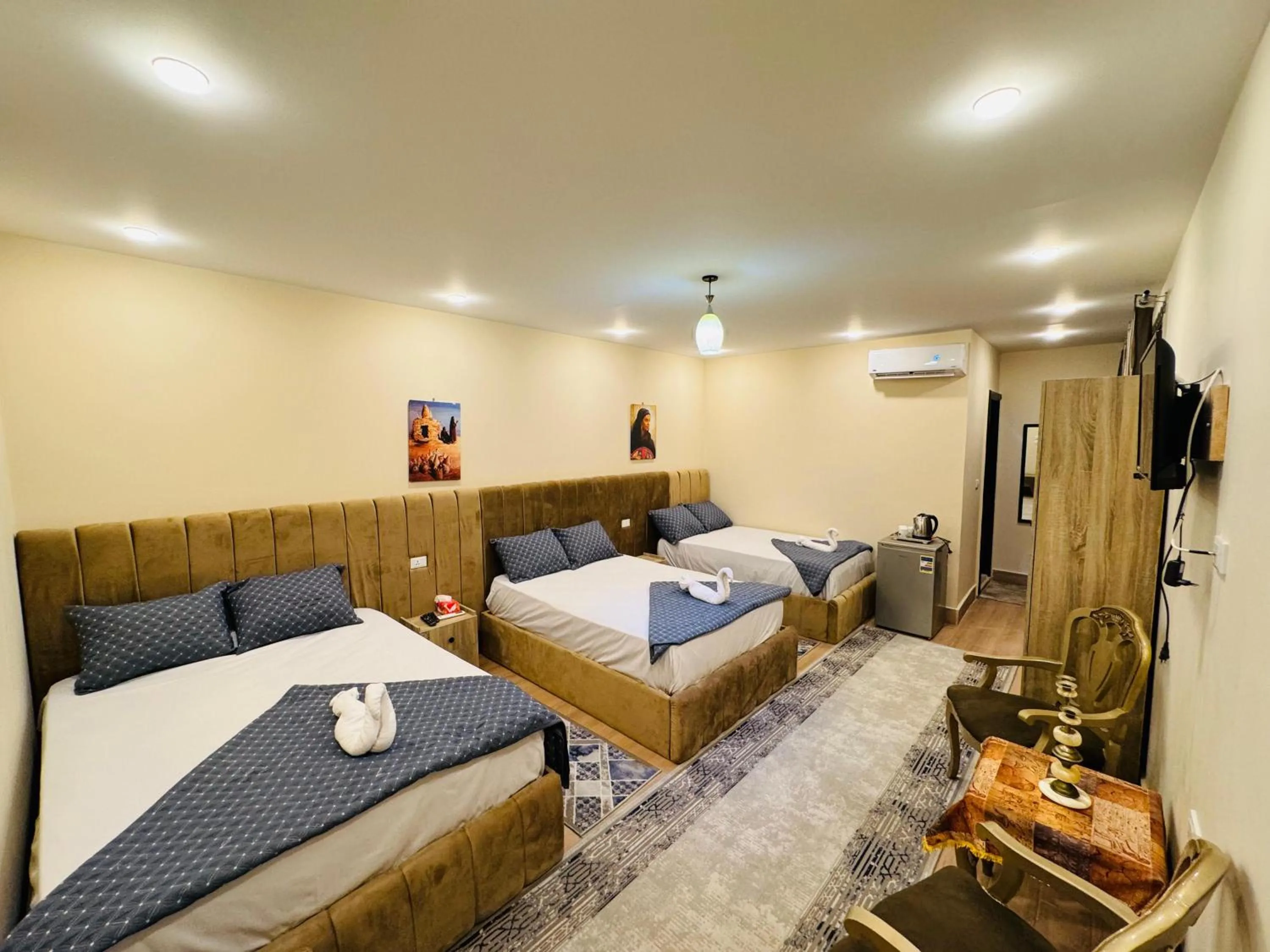 Bed in Sphinx palace pyramids view inn