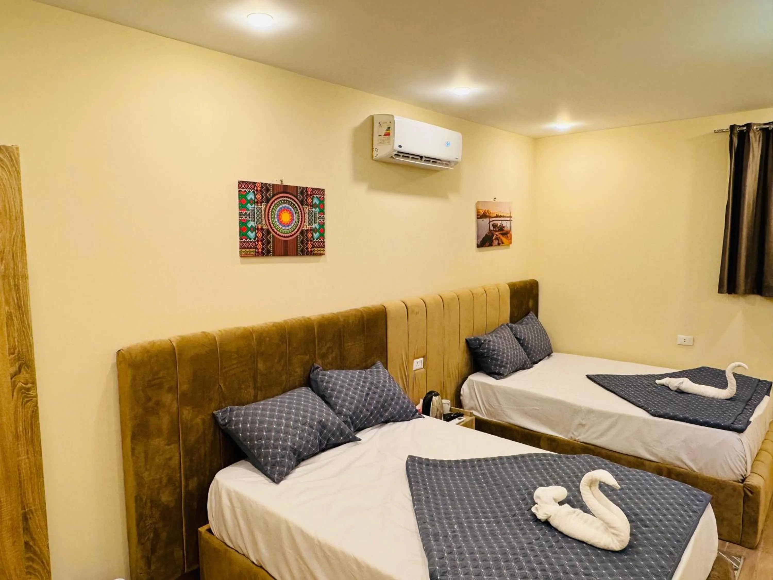 Bed in Sphinx palace pyramids view inn