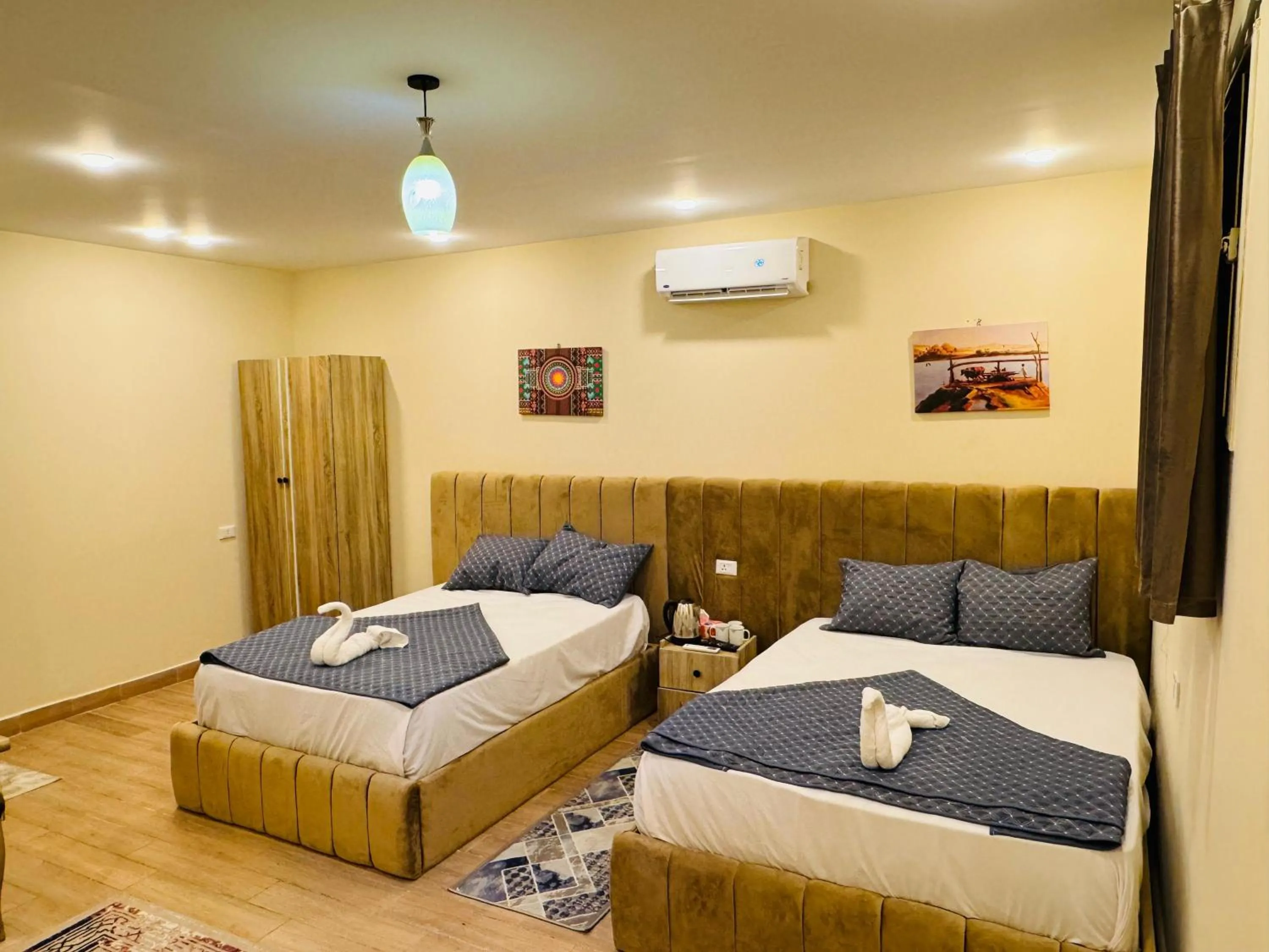 Bed in Sphinx palace pyramids view inn