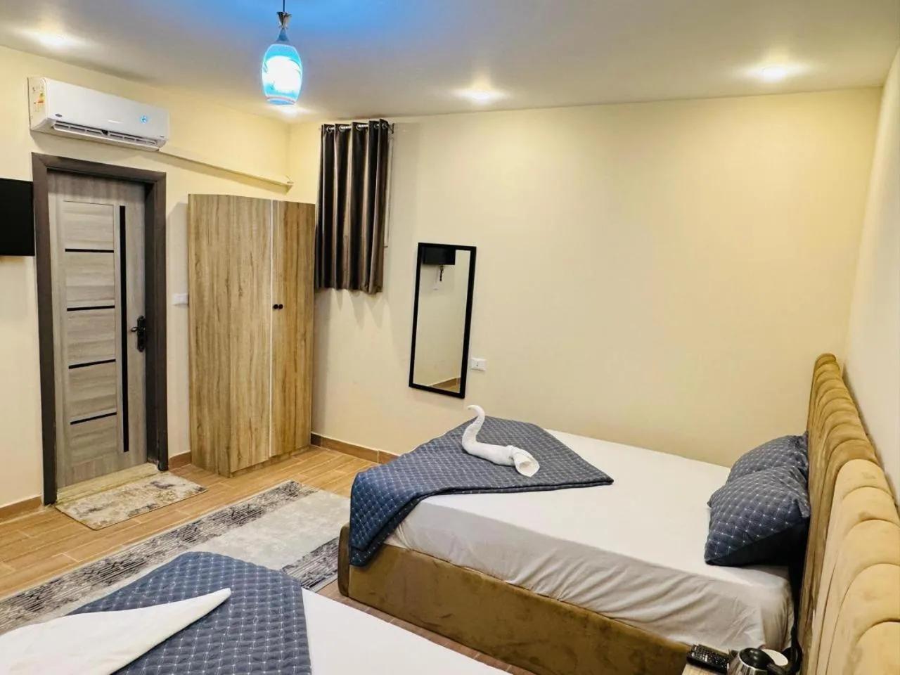 Bed in Sphinx palace pyramids view inn