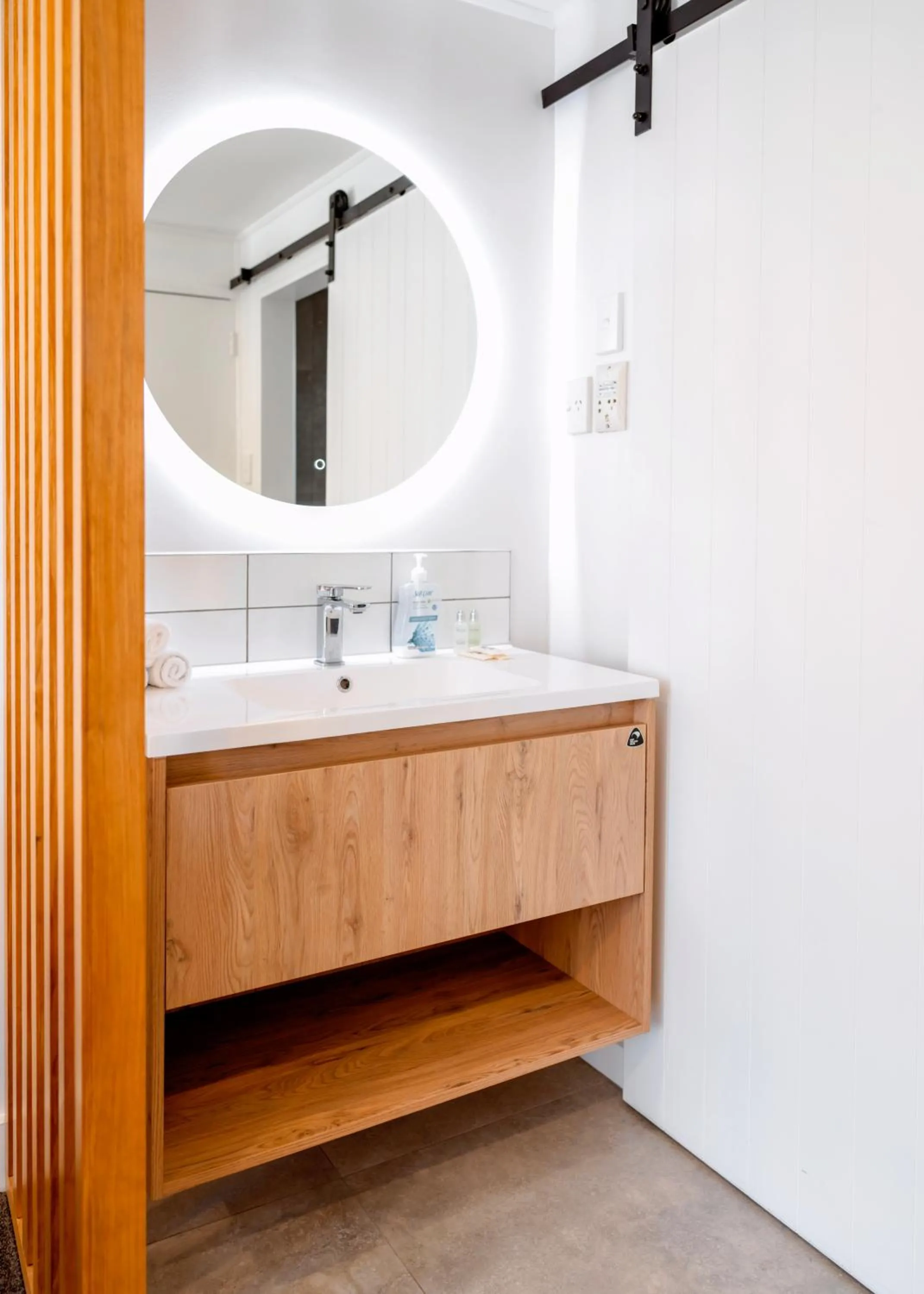 Bathroom in Merivale Court Motel & Apartments