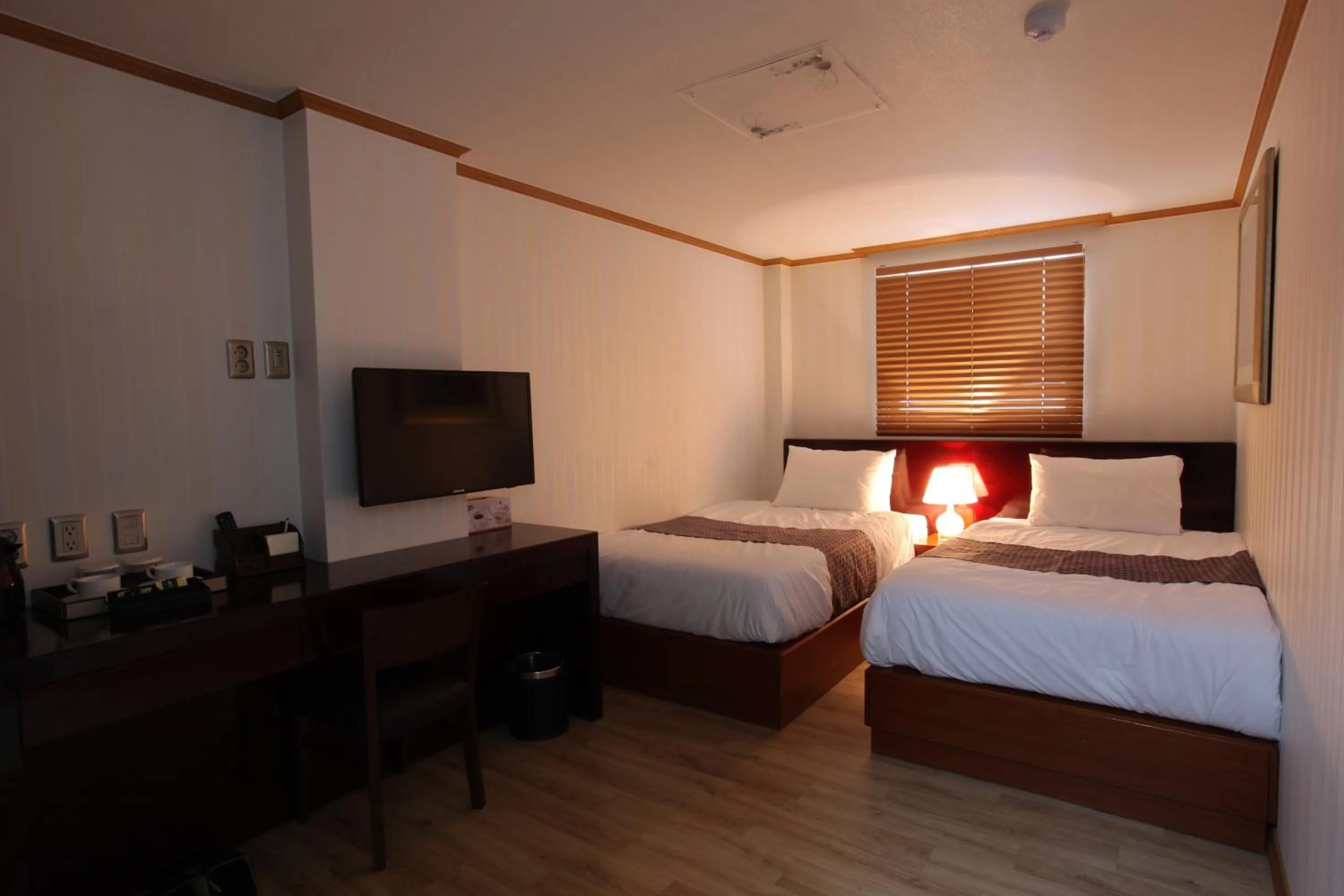 Bedroom, Bed in Hotel Daewoo Inn