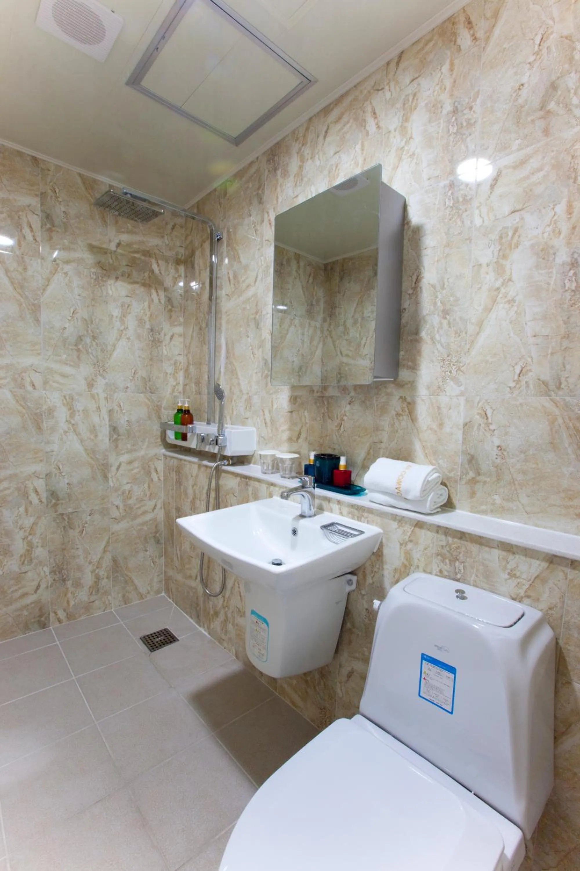 Bathroom in Hotel Daewoo Inn