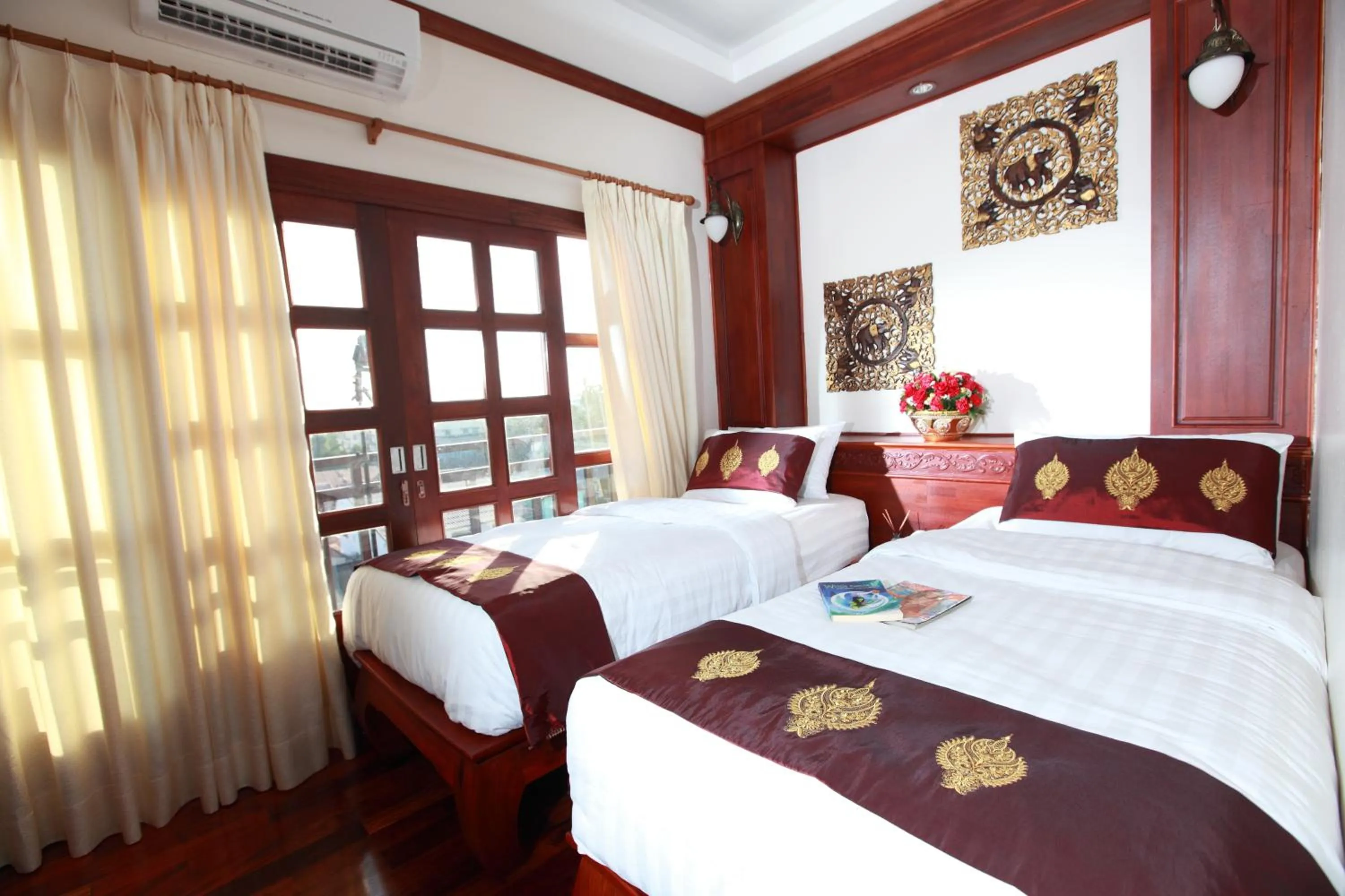 Bed in Manorom Boutique Hotel