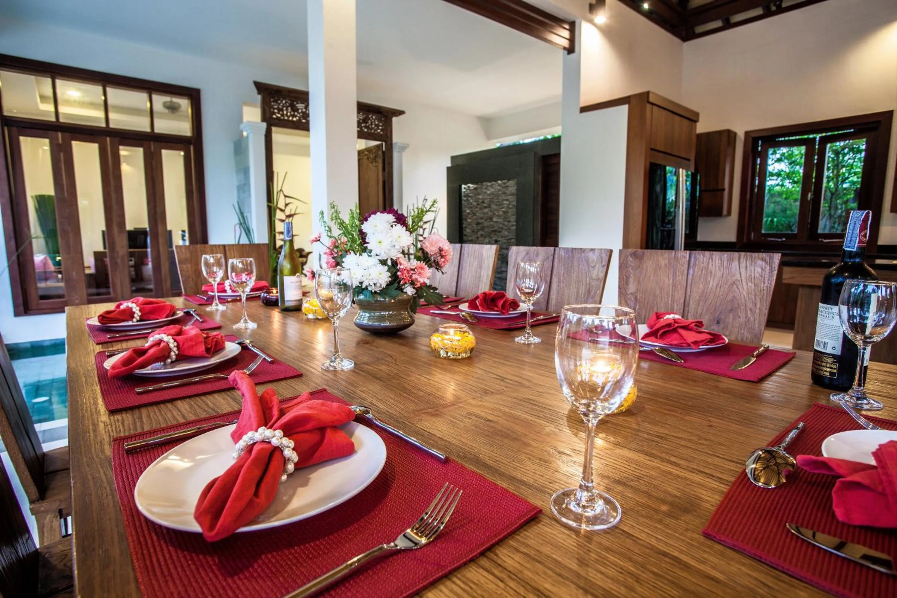 Dining area in Baan Pinya Balinese Style Pool Villa