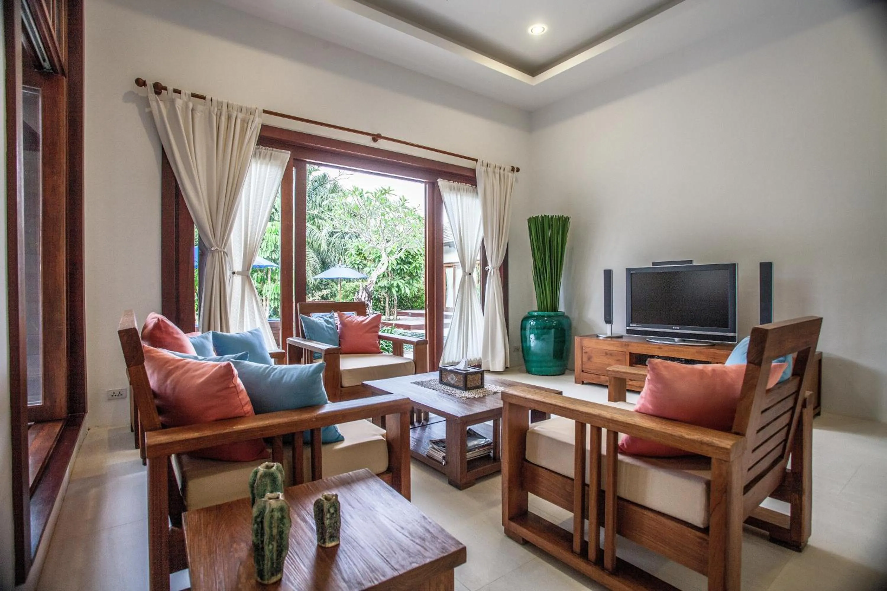 TV and multimedia in Baan Pinya Balinese Style Pool Villa