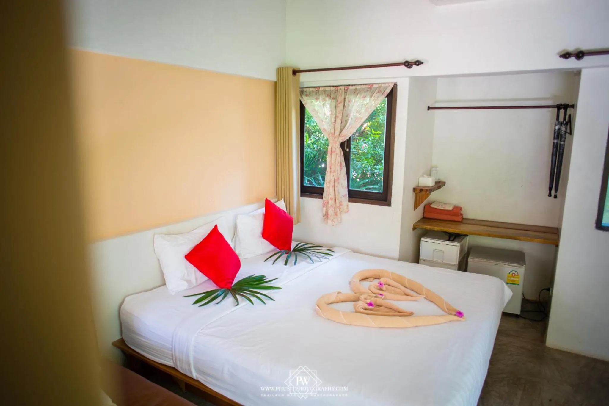 Bed in Flora I Talay