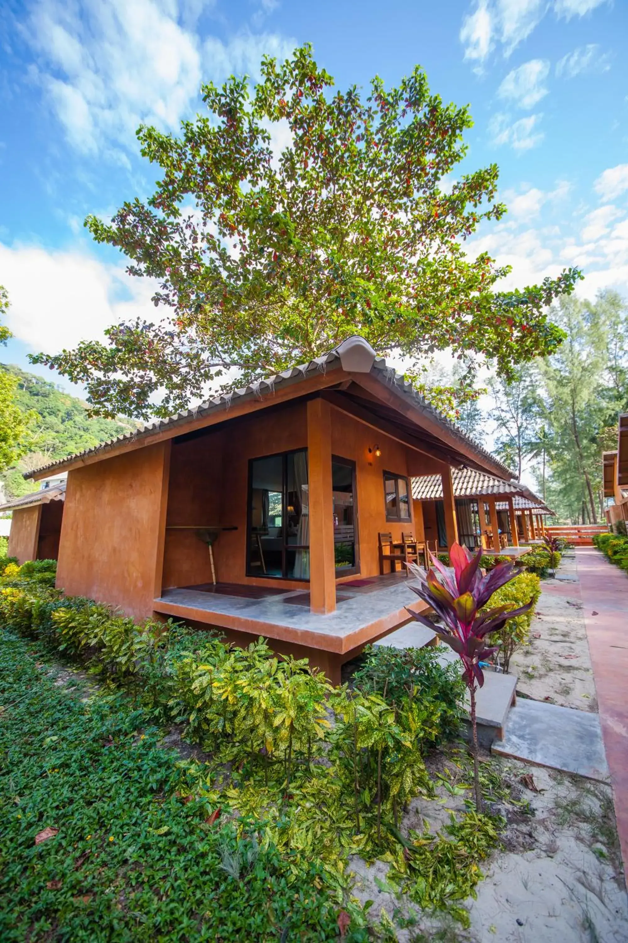 Property building in Flora I Talay Property building in Flora I Talay