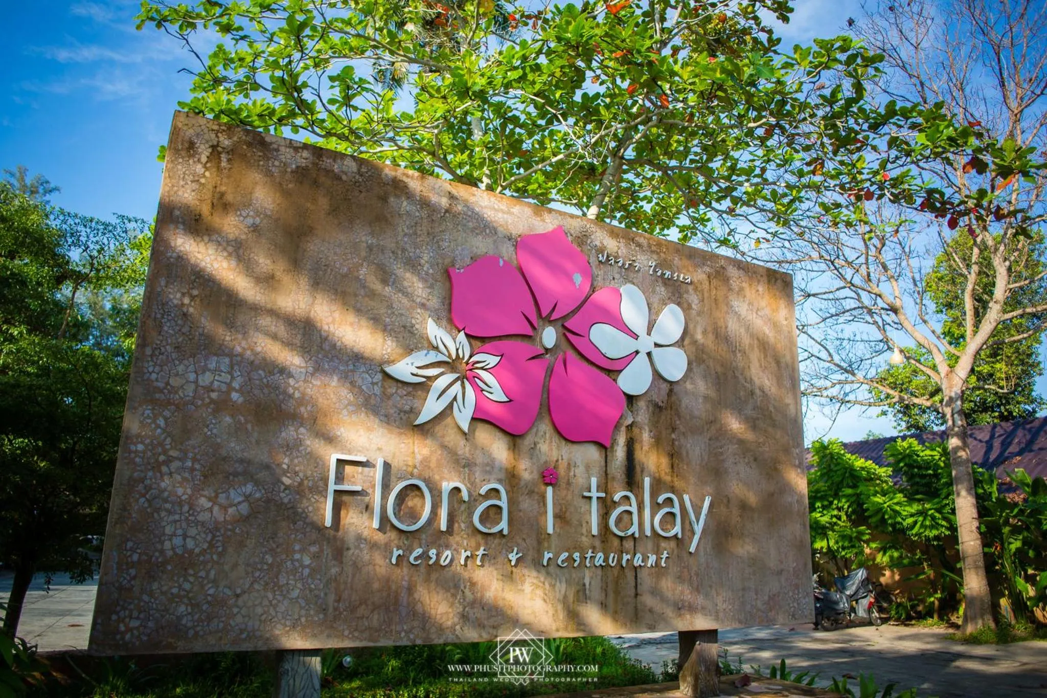Restaurant/places to eat in Flora I Talay