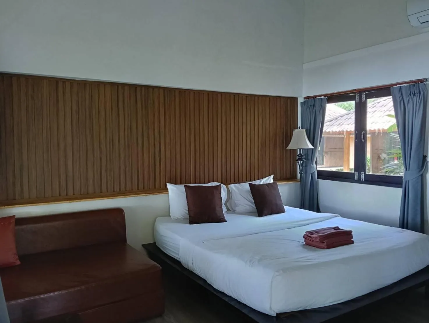 Bedroom, Bed in Flora I Talay